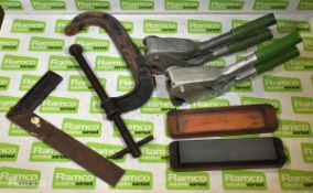 5x hand tools - Tymer strapping cutter x2, G-clamp, Stanley set square, sharpening stone