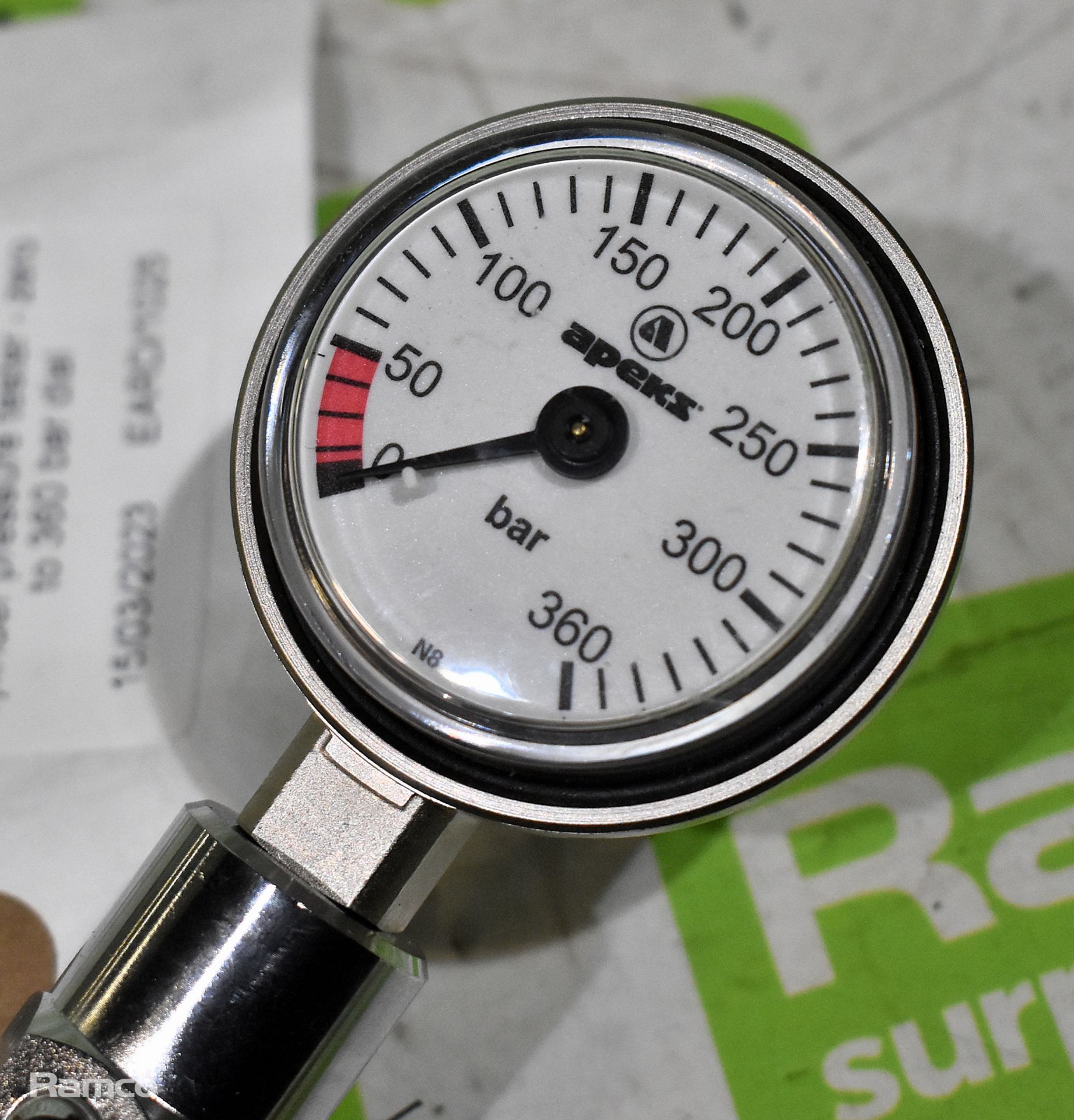 Apeks pressure gauge - cylinder pressure tester - zero to 360 bar dial - Image 2 of 3