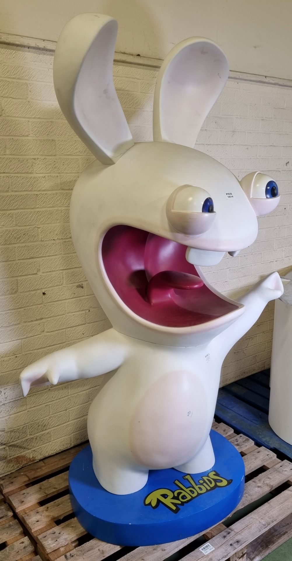 Raving Rabbids large exhibition display figure - W 1250 x D 850 x H 2000mm (approx) - Image 2 of 5