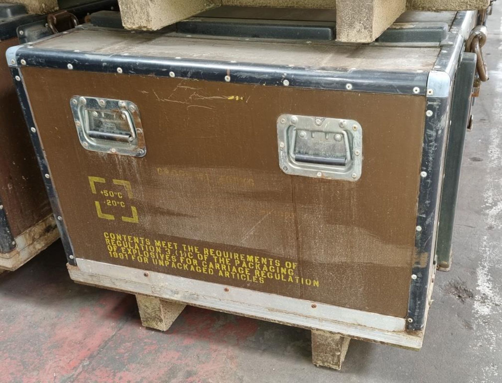 Shipping crate with eye bolts - L 165 x W 92 x H 67cm - 135kgs - Image 2 of 2