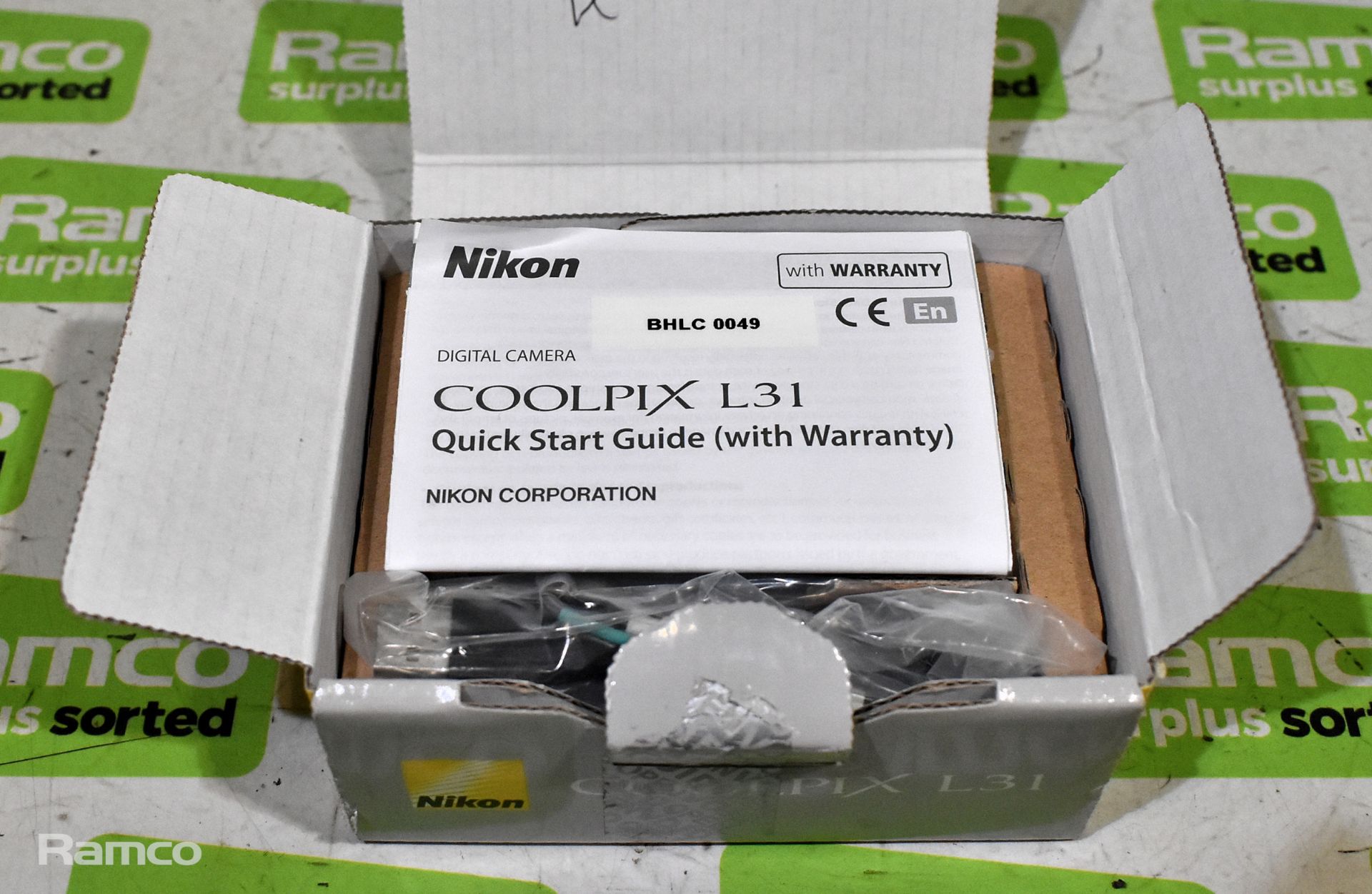Nikon CoolPix L31 camera - with original box and accessories - used - Image 5 of 6