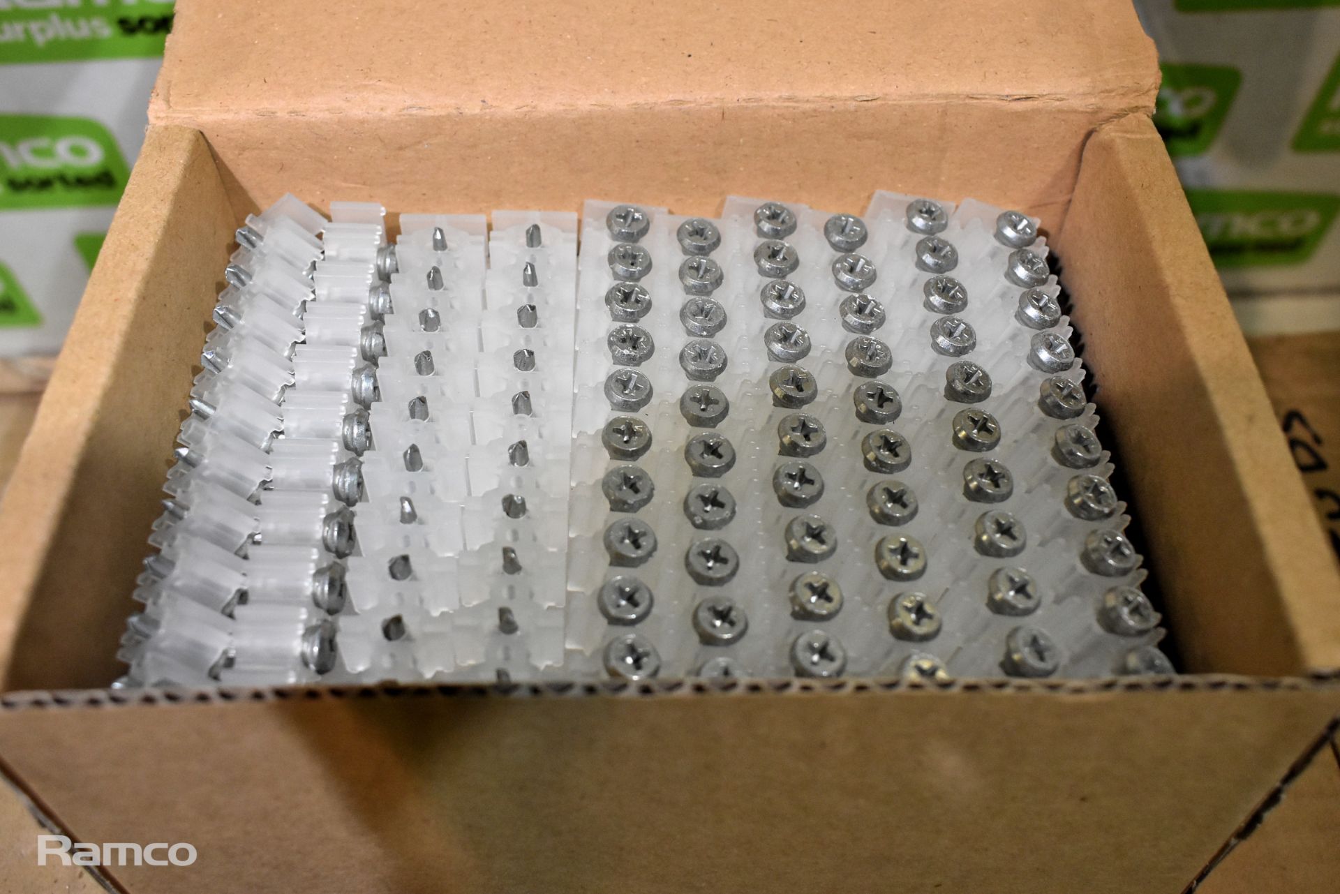 Jansen cross head bead screws - 4x full box - 1x half box - approx 500 screws per full box - Image 2 of 6