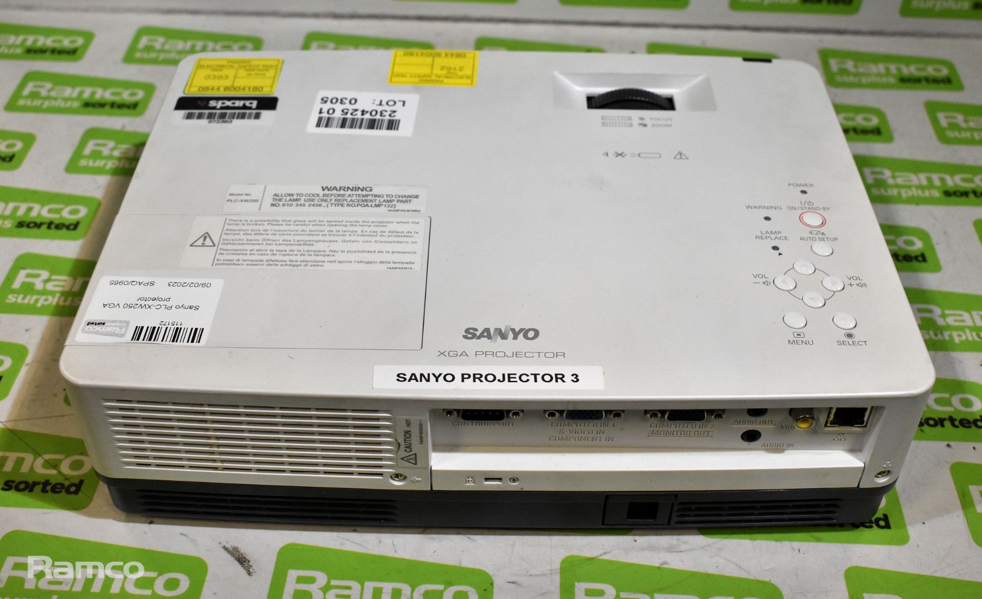 Sanyo PLC-XW250 VGA projector - cables - NO REMOTE CONTROL - Image 3 of 5