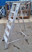 6 tread aluminium step ladder - open dimensions: 100 x 45 x 145cm