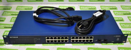 Netgear GS742T 24 port gigabit network switch (rack mountable)