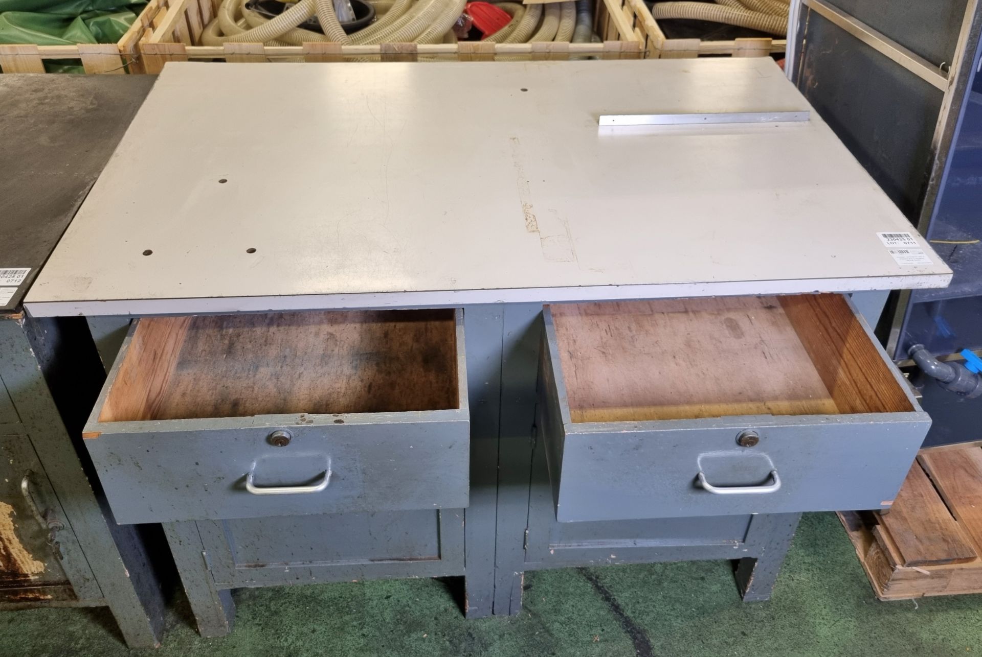 Wooden workbench with 2 drawers and 2 lockable cabinet doors - Image 7 of 8