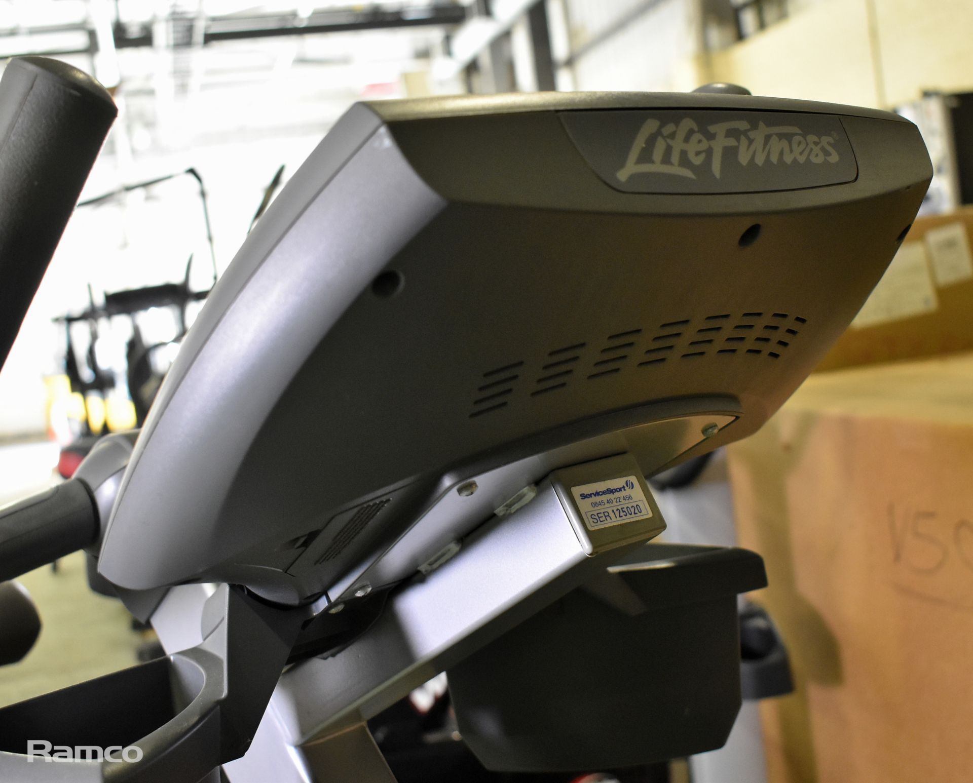 Life Fitness exercise bike - L 115 x W 62 x H 133cm - Image 5 of 7