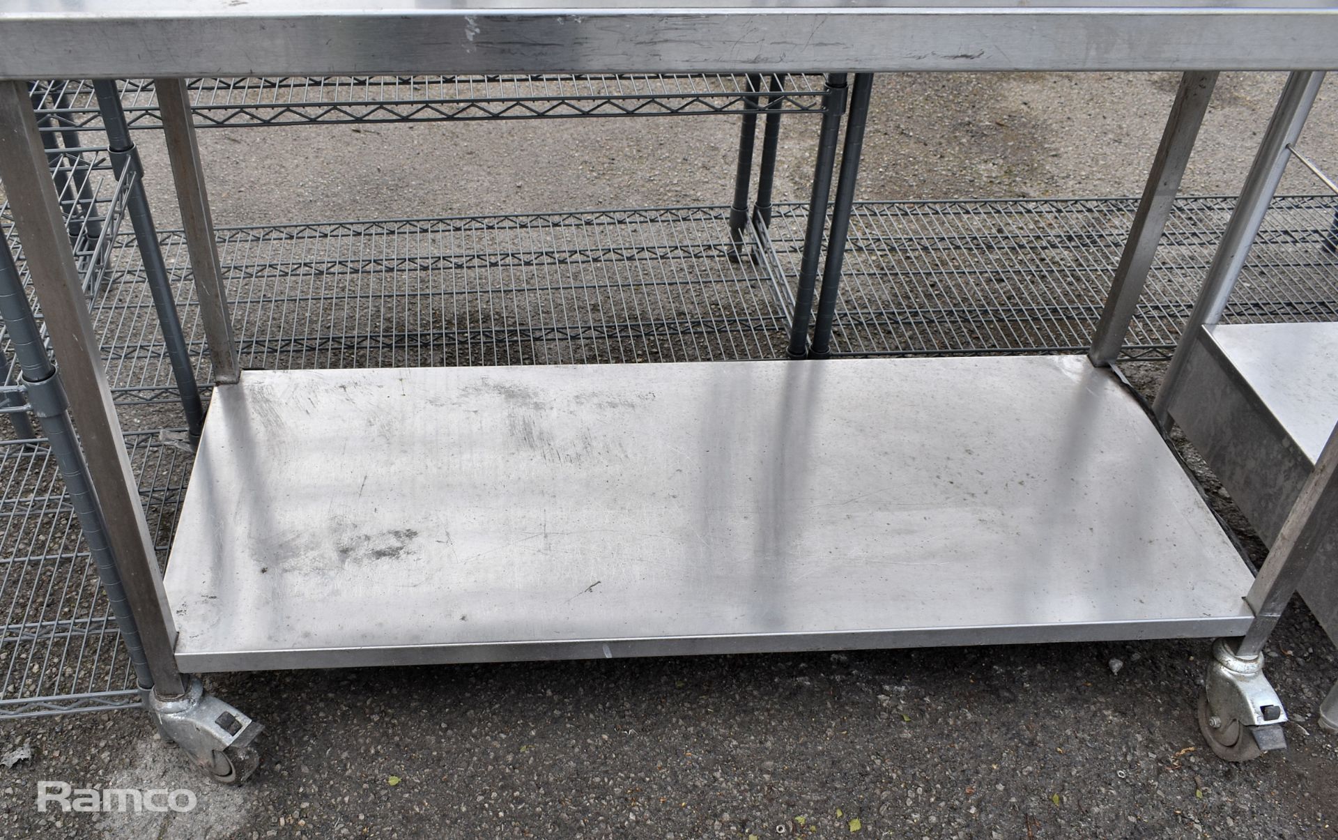 Stainless steel table with upstand and top and bottom - dimensions: 140 x 65 x 125cm - Image 4 of 4