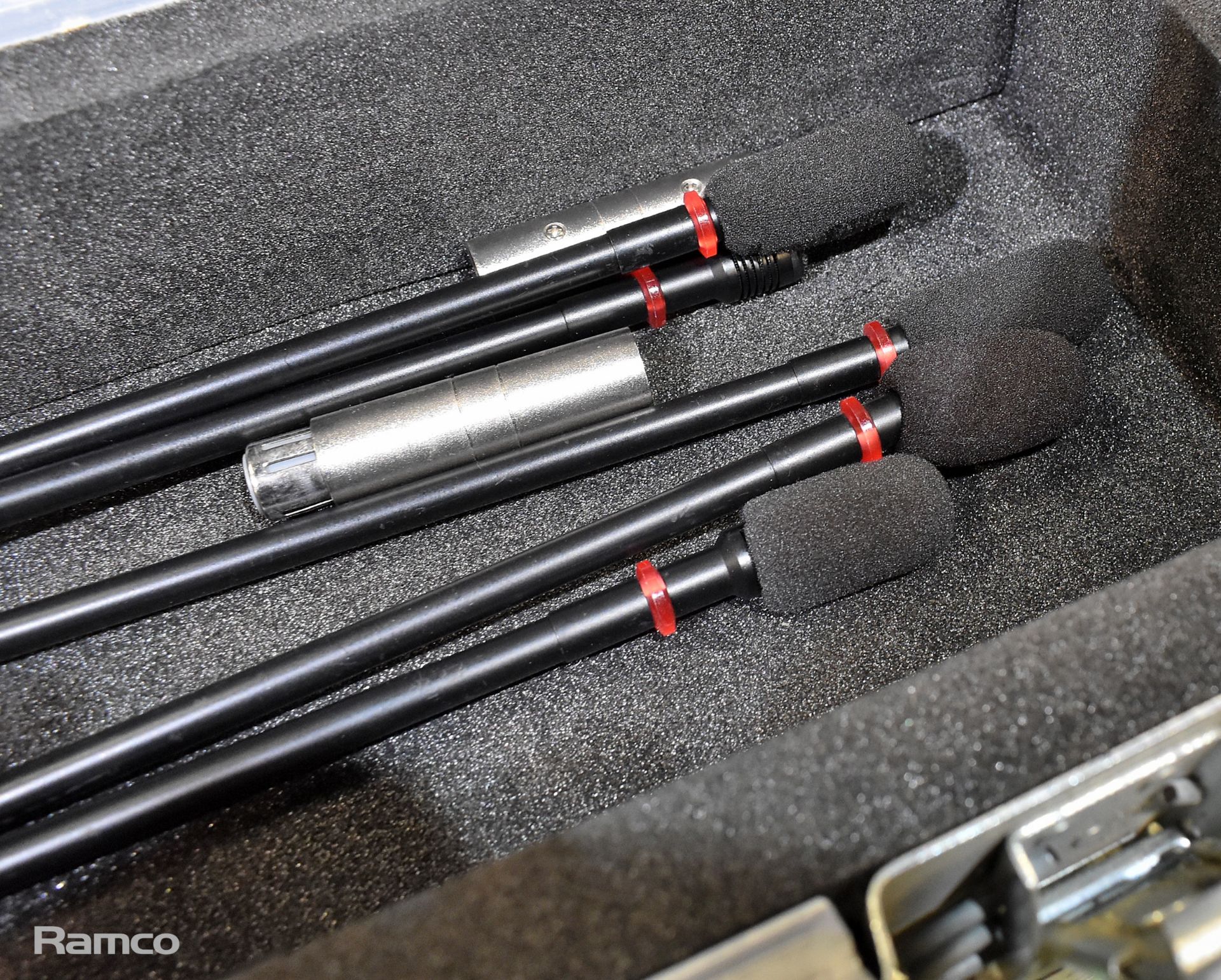 5x Beyerdynamic SHM 215 lectern microphones and 3 adapters in flightcase - 70 x 22 x 20cm - Image 4 of 5