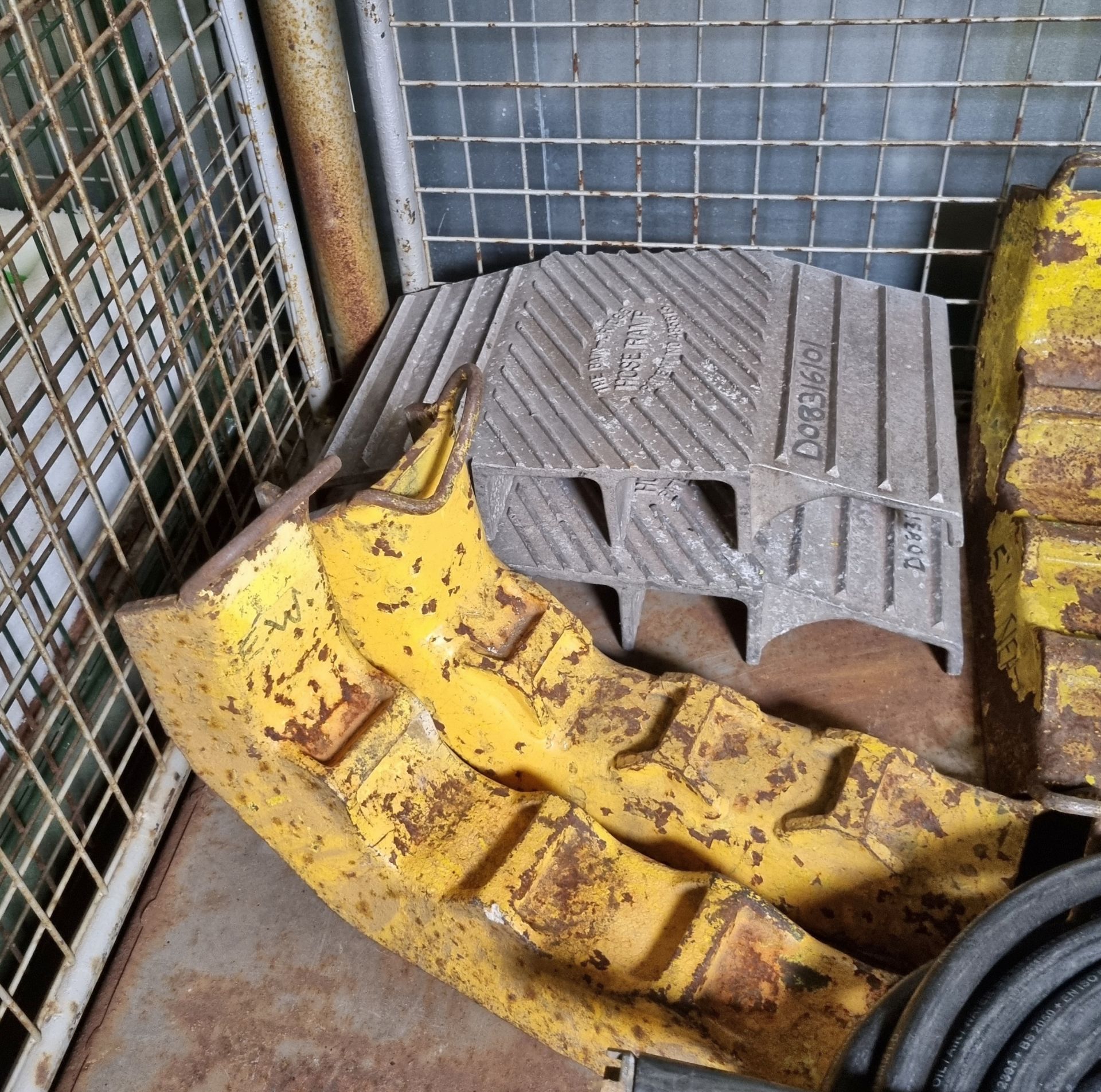 Fire and rescue spares - pipe ramps, ladder chocks, tripod and hand pump - Image 4 of 5