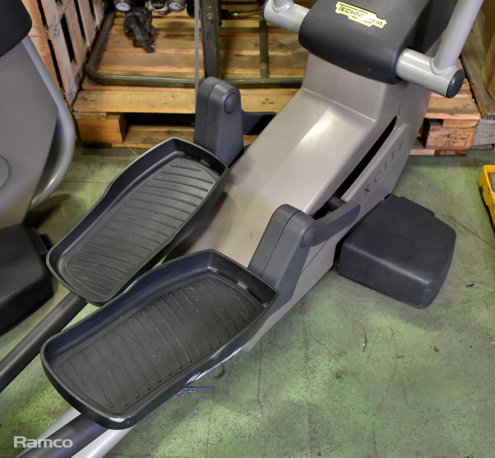 Technogym Excite DA594L cross trainer - L 204 x W 77 x H 170cm - Image 3 of 8