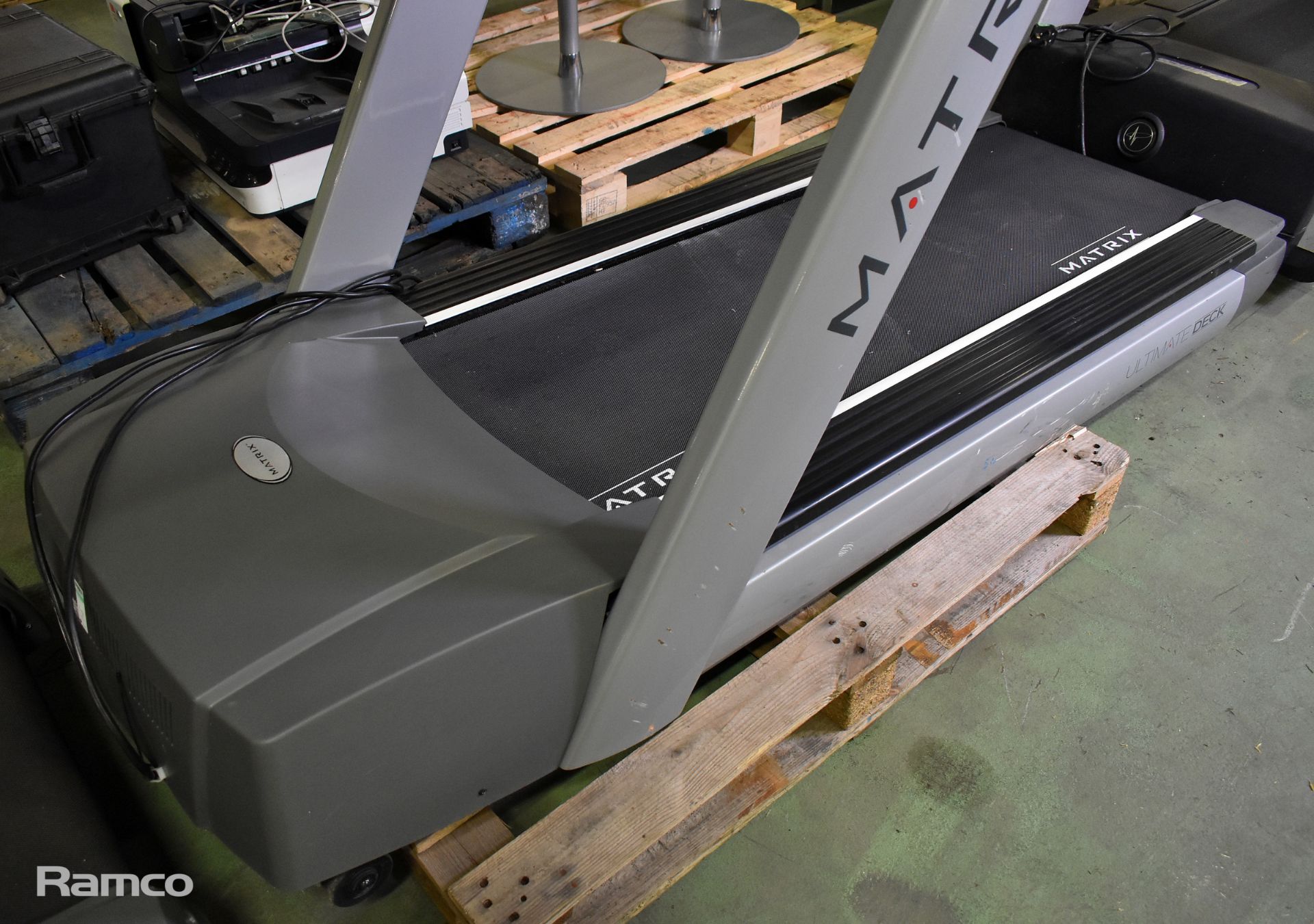 Matrix T50X-U treadmill - L 210 x W 86 x D x 135cm - Image 3 of 6