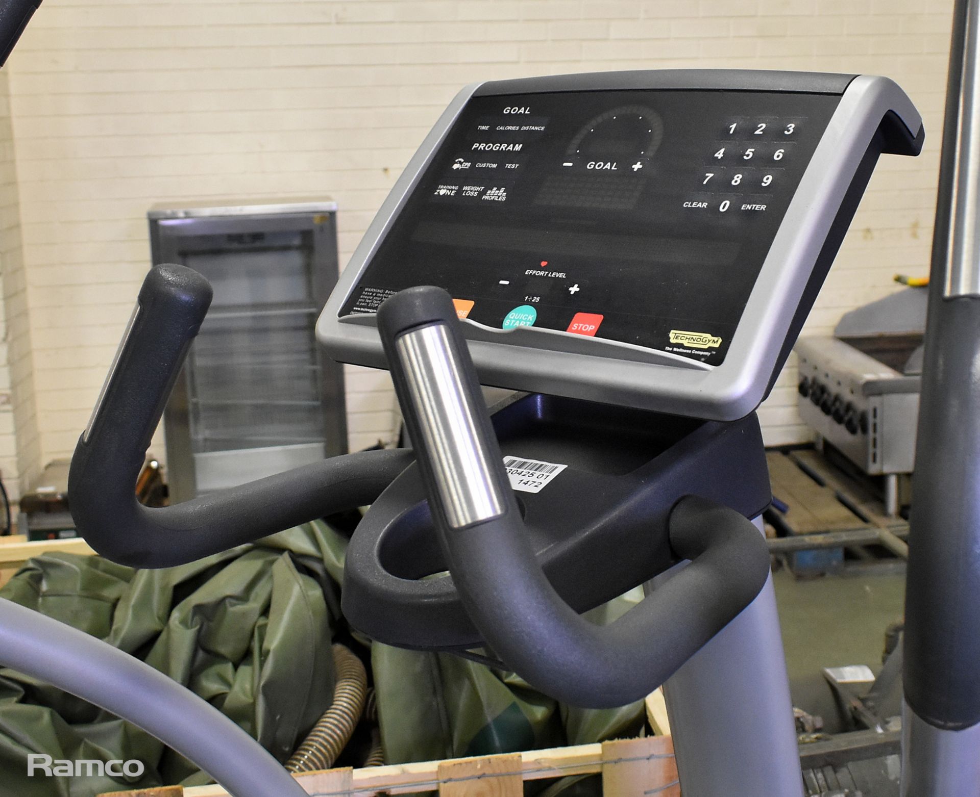 Technogym Excite DA594L cross trainer - L 204 x W 77 x H 170cm - Image 5 of 8