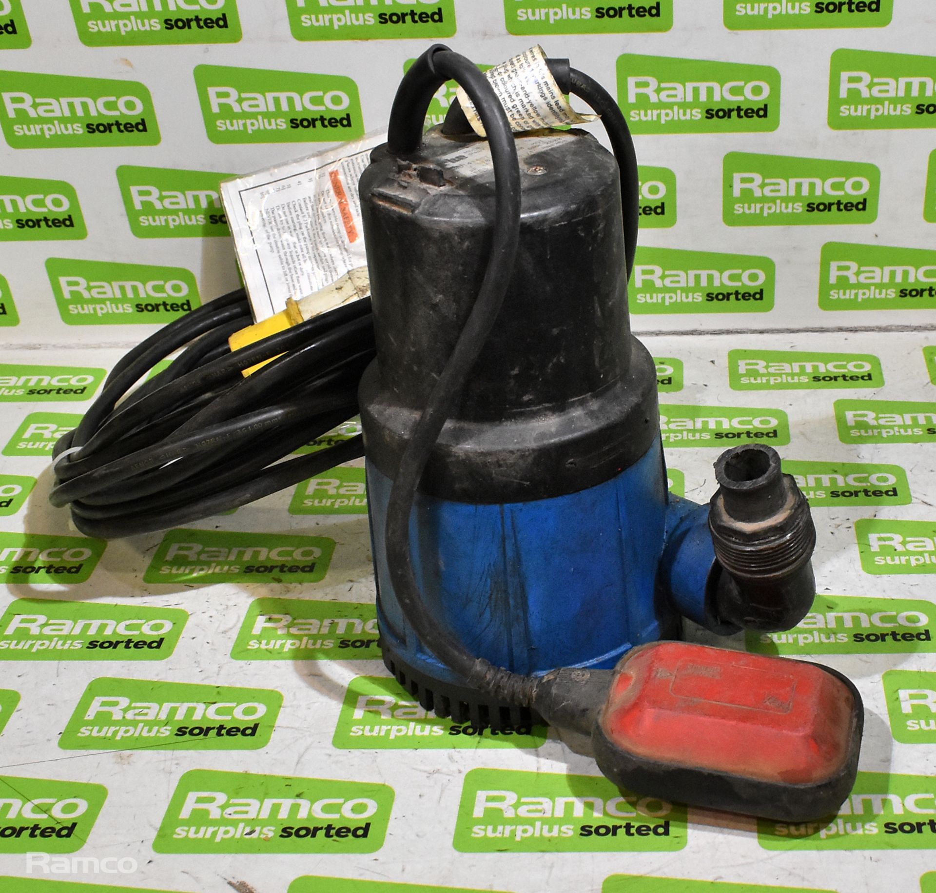 Clarke Hippo 3A 1.1/4 inch portable submersible centrifugal water pump - Image 2 of 5