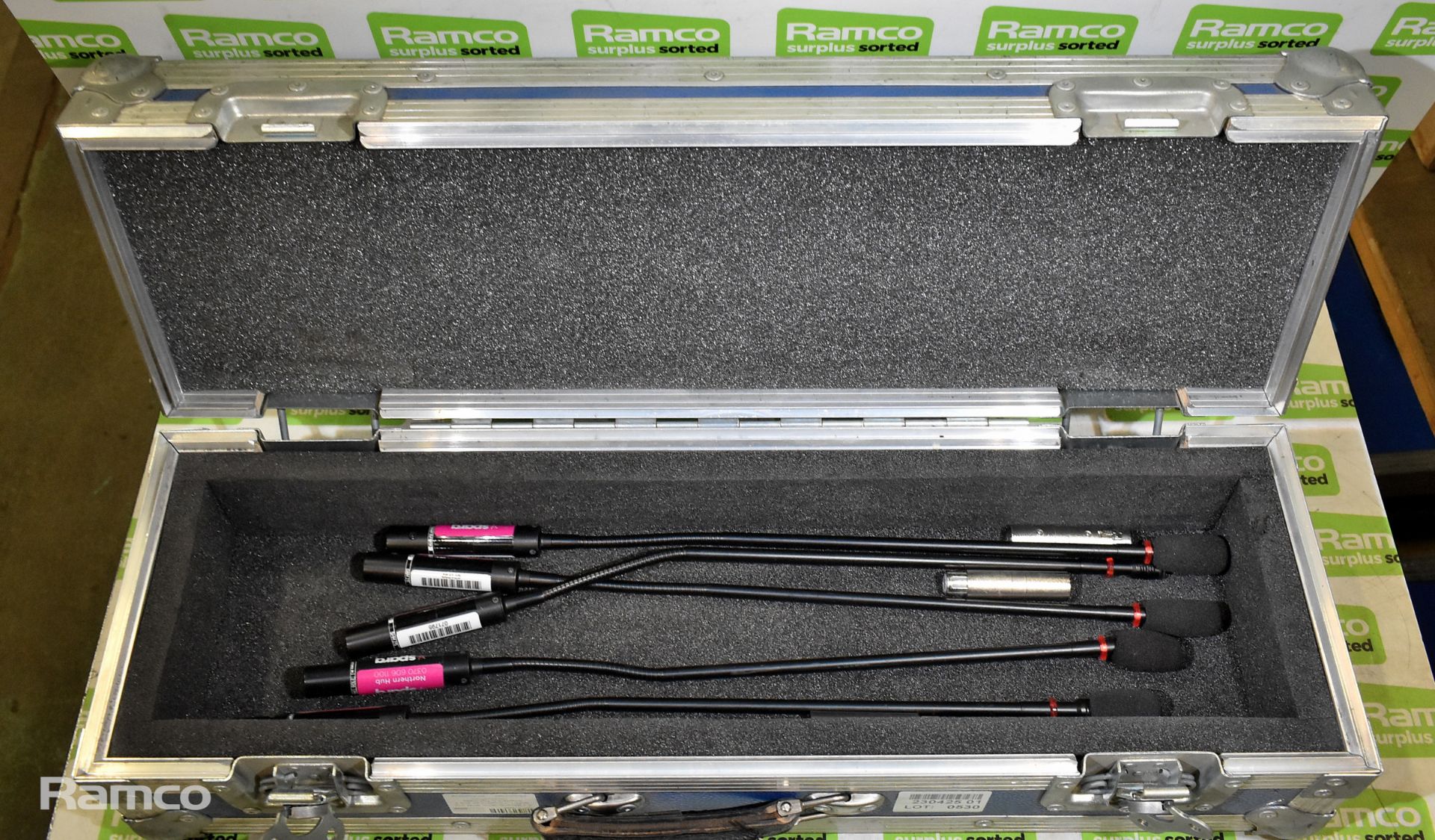 5x Beyerdynamic SHM 215 lectern microphones and 3 adapters in flightcase - 70 x 22 x 20cm - Image 2 of 5