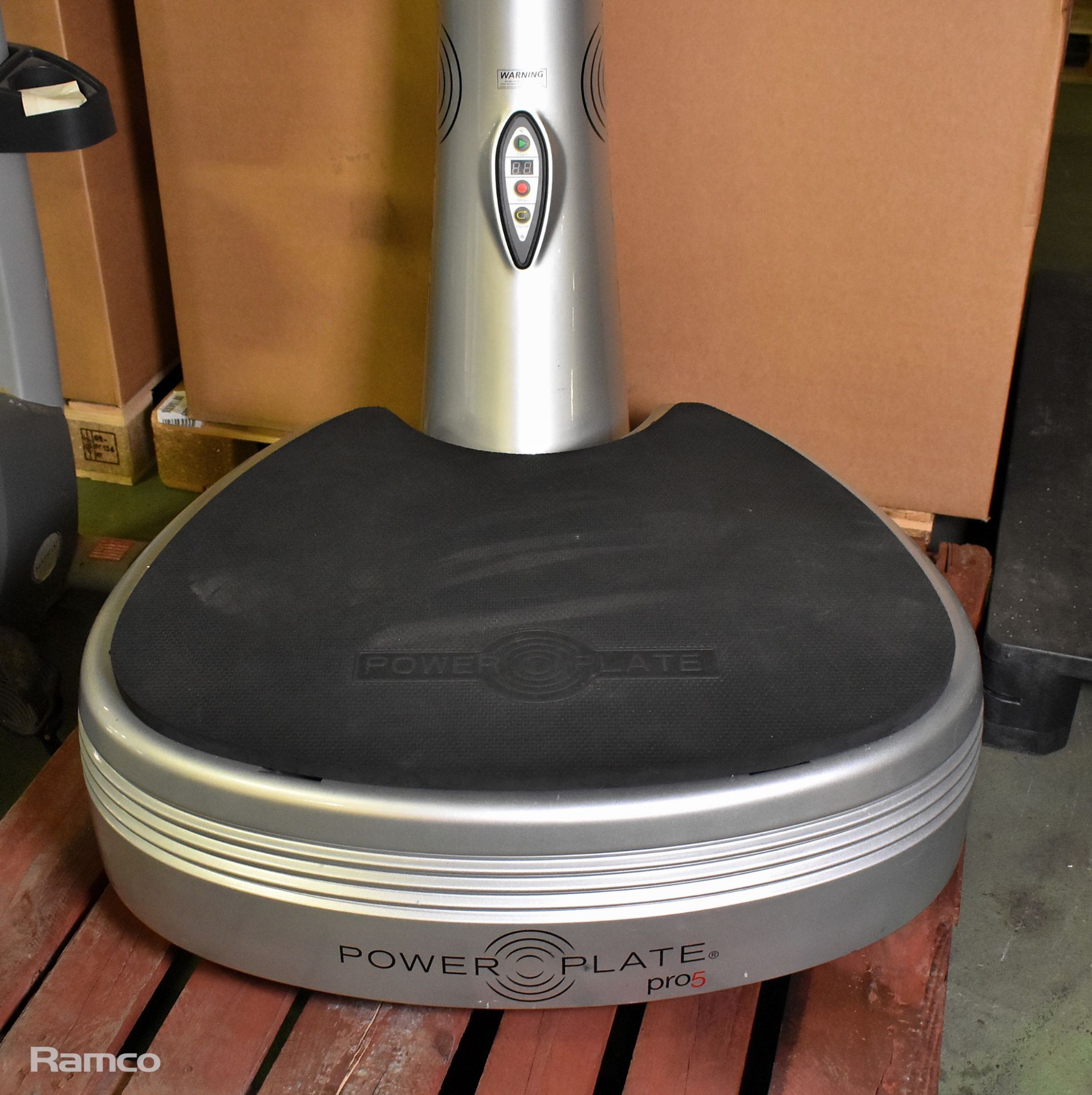 Power plate Pro5 vibration plate - L 105 x W 90 x H 160cm - Image 2 of 5