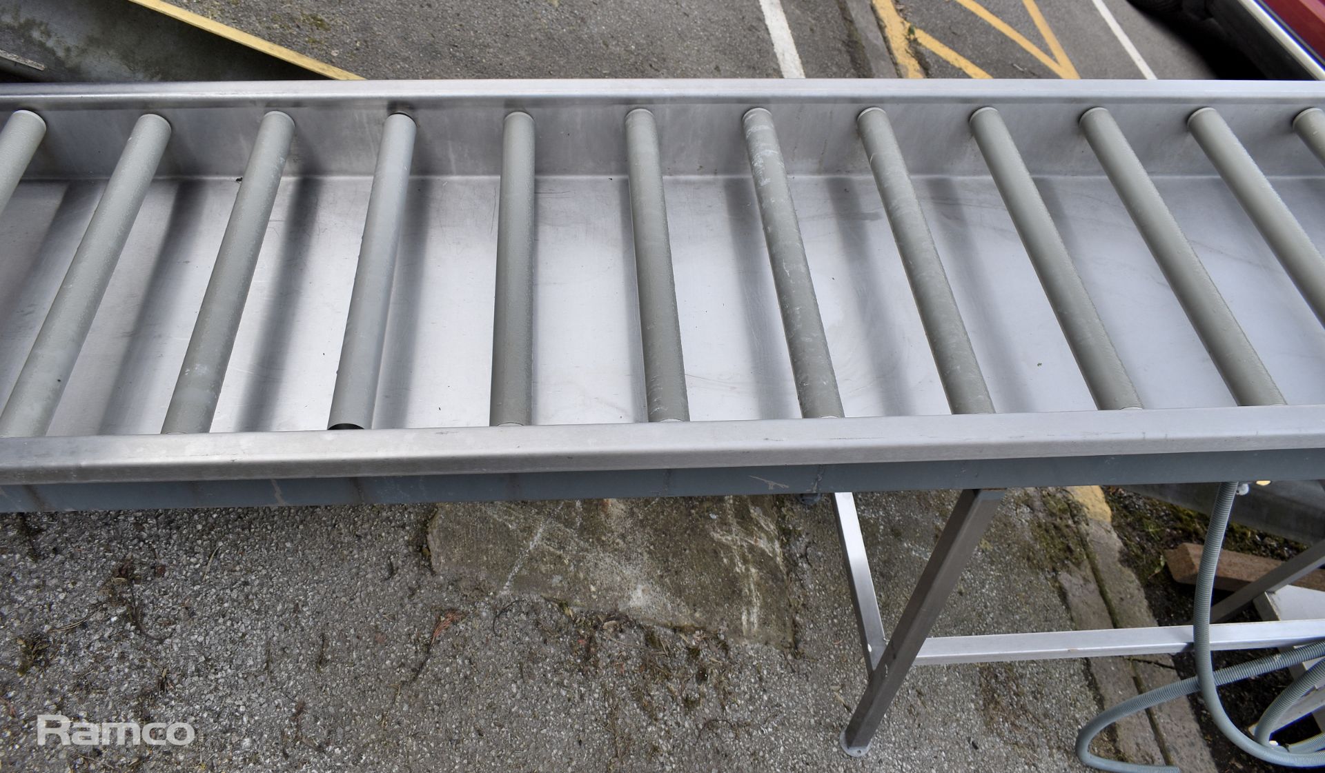 Stainless steel framed roller conveyor for dishwasher (plastic rollers) - L 250 x W 58 x H 90cm - Image 2 of 4