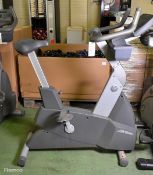 Life Fitness exercise bike - L 115 x W 62 x H 133cm