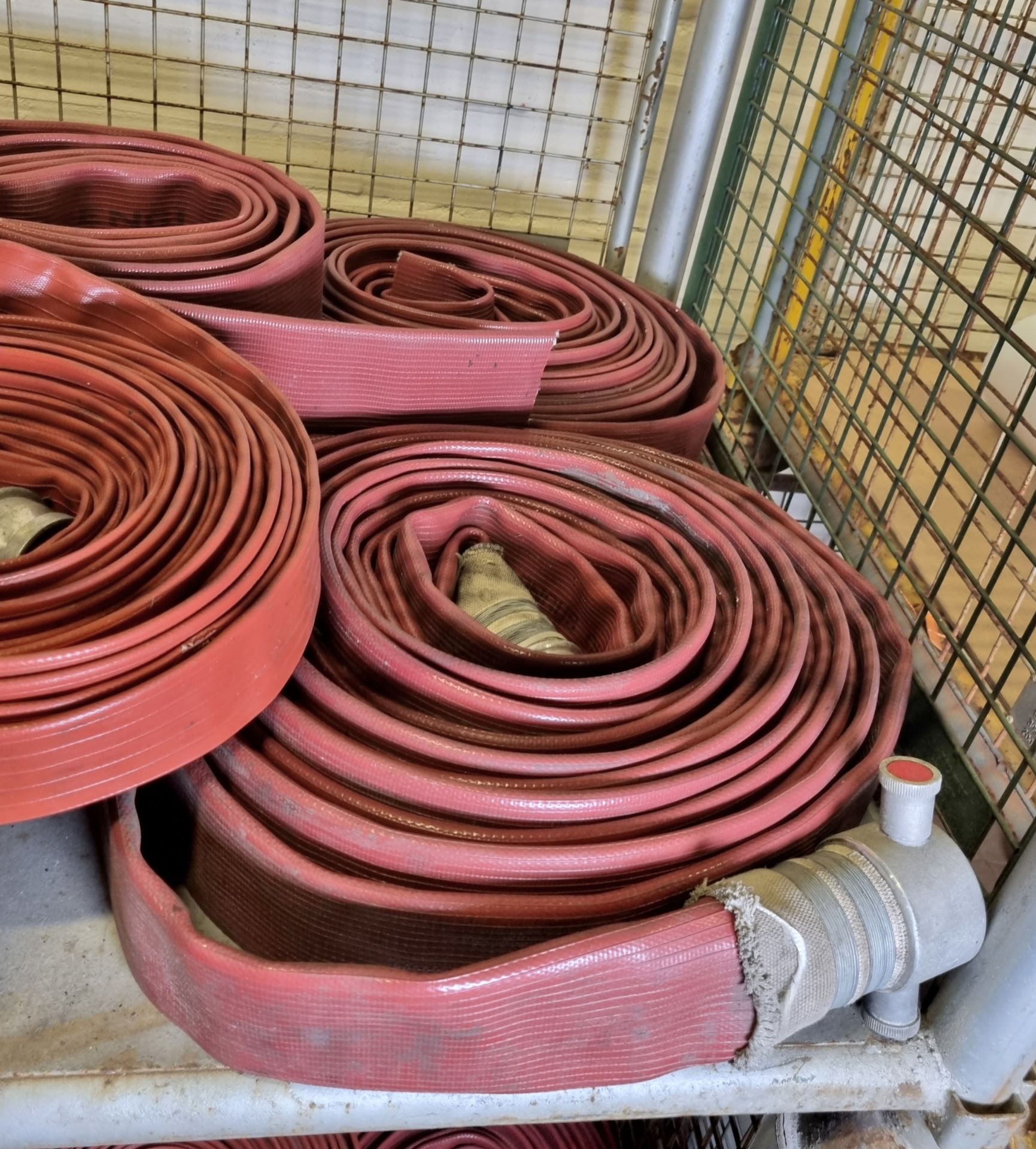 6x red layflat fire hose, mixed sizes, some missing couplings - Bild 2 aus 4