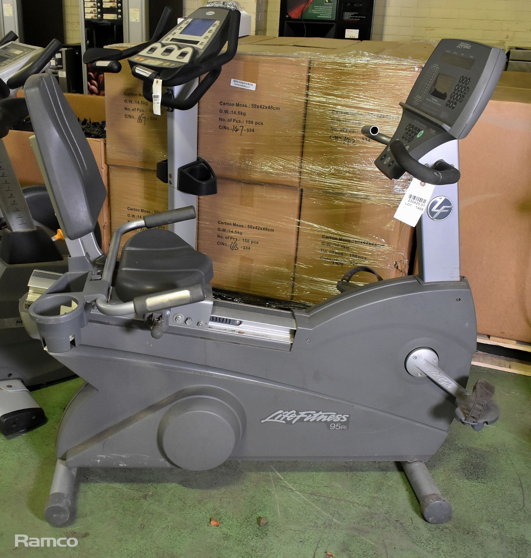 Life Fitness 95Ri recumbent exercise bike - L 120 x W 65x H 127cm - Image 2 of 9