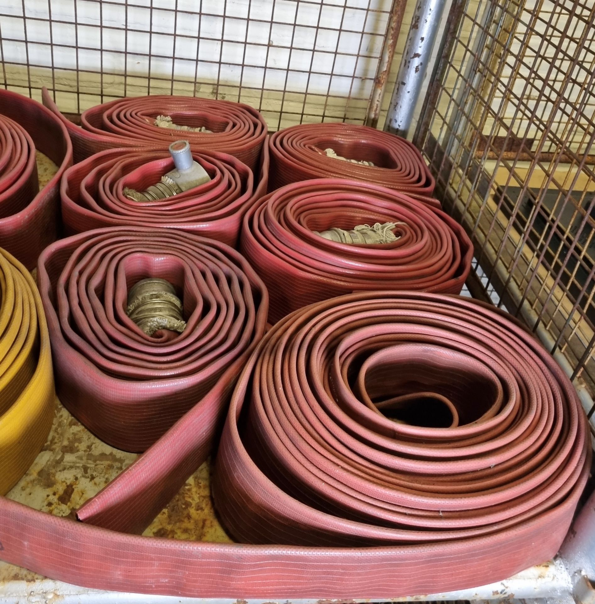 8x Layflat fire hose - mixed sizes, some missing couplings - Bild 2 aus 3