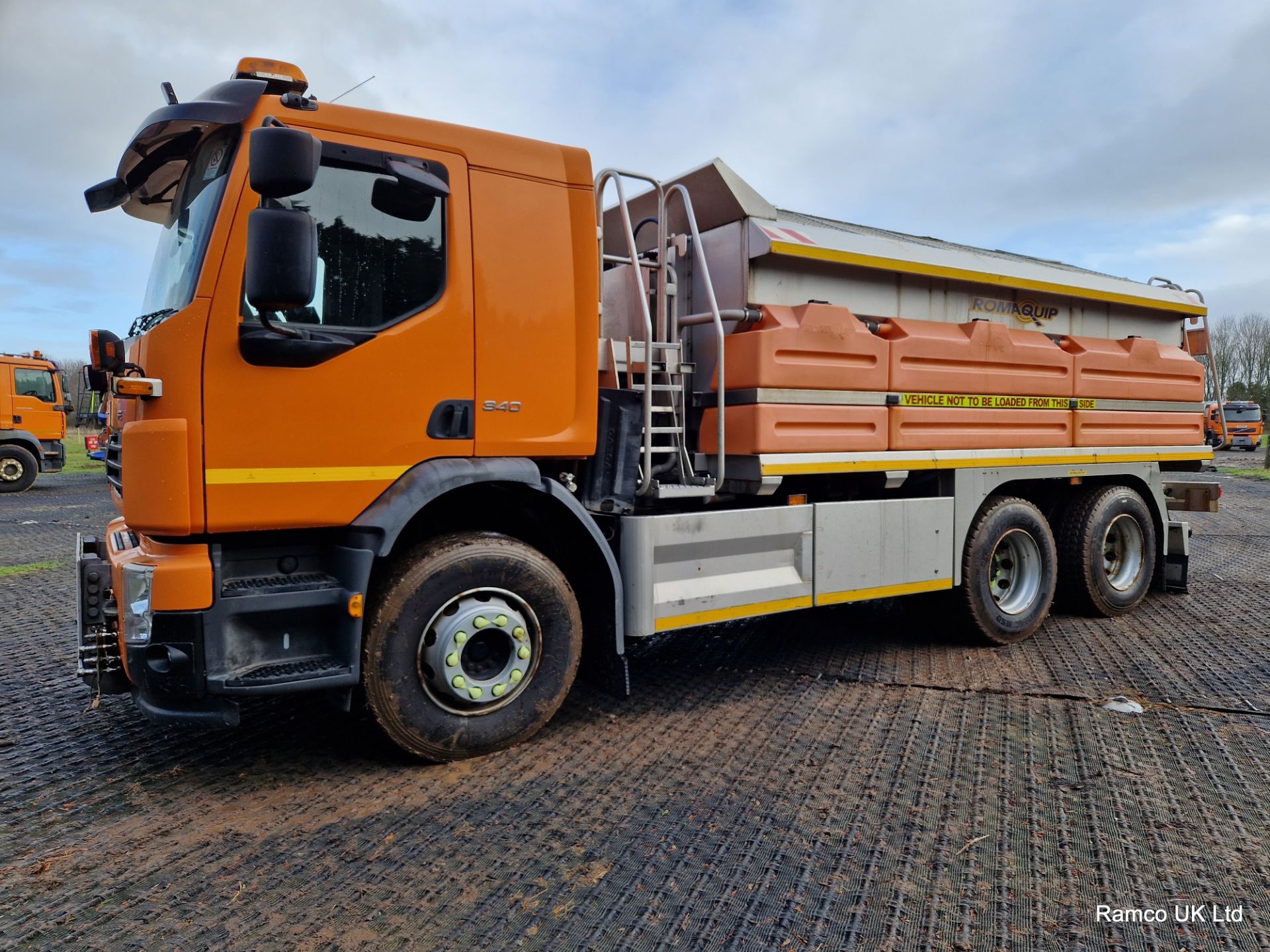 2010 (reg KU10 EUX) Volvo FE 340 6x4 with Romaquip wet gritter mount. - Bild 10 aus 17