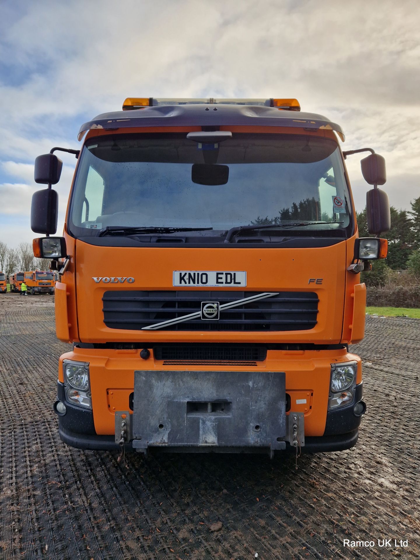 2010 (reg KN10 EDL) Volvo FE 340 6x4 with Romaquip wet gritter mount. - Image 12 of 20