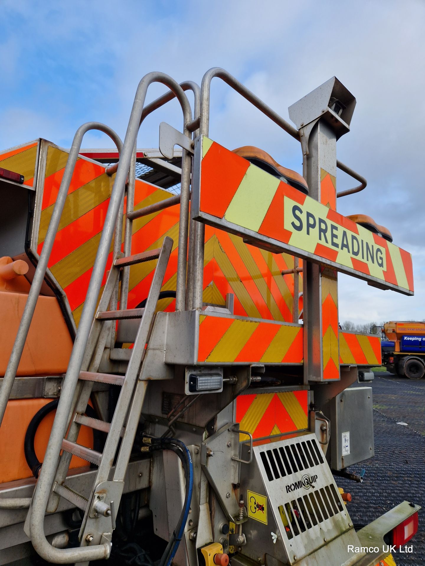 2010 (reg KU10 EUX) Volvo FE 340 6x4 with Romaquip wet gritter mount. - Bild 8 aus 17