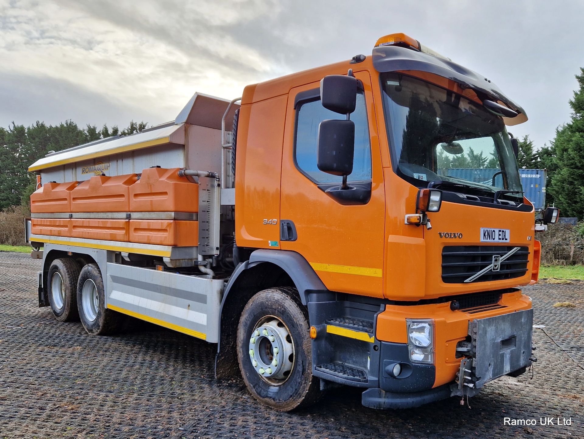 2010 (reg KN10 EDL) Volvo FE 340 6x4 with Romaquip wet gritter mount.