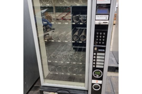 Selecta Snakky Max drinks and snacks vending machine - Image 6 of 10