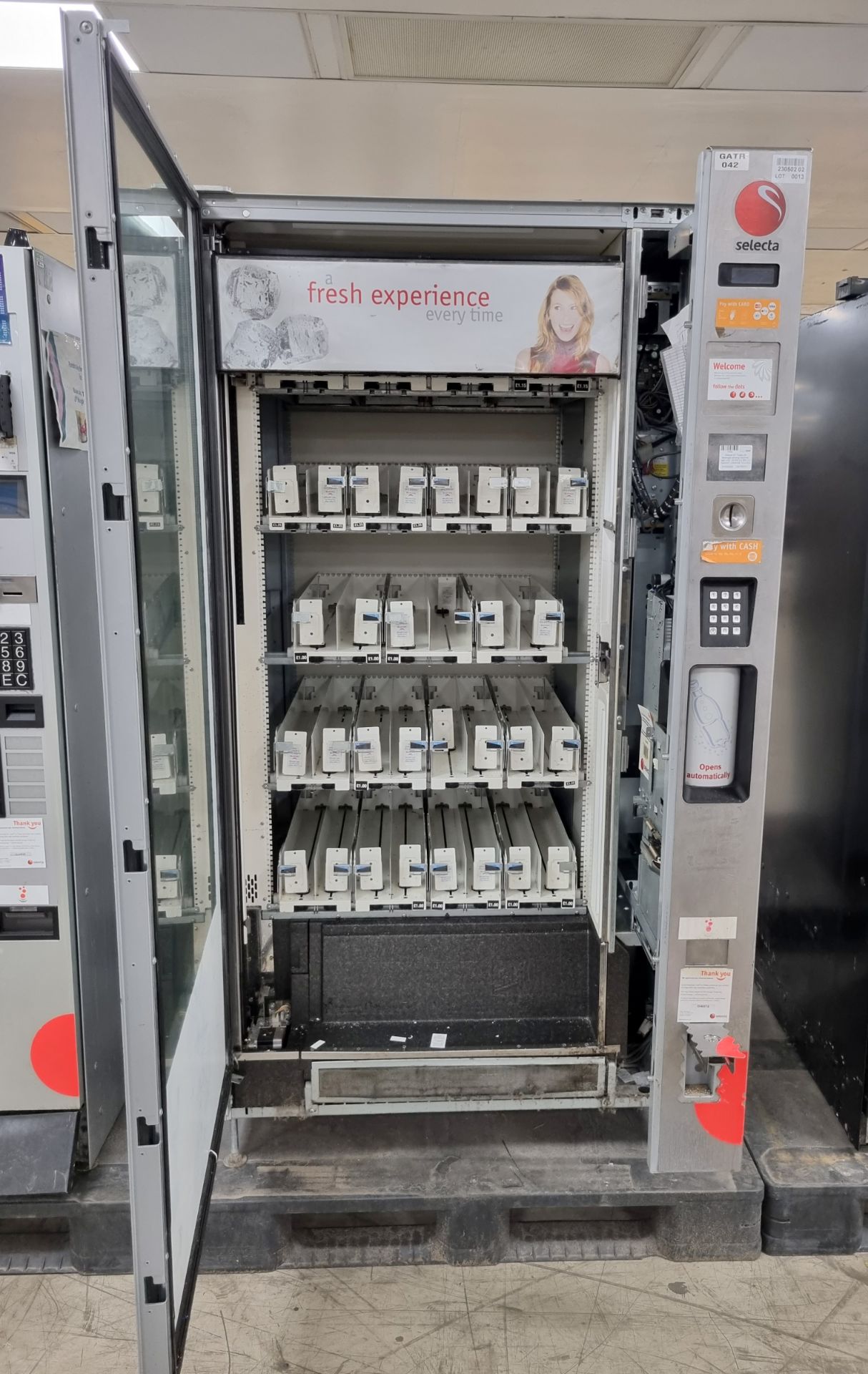 Selecta ST Tropez 99 beverage vending machine - Bild 9 aus 10