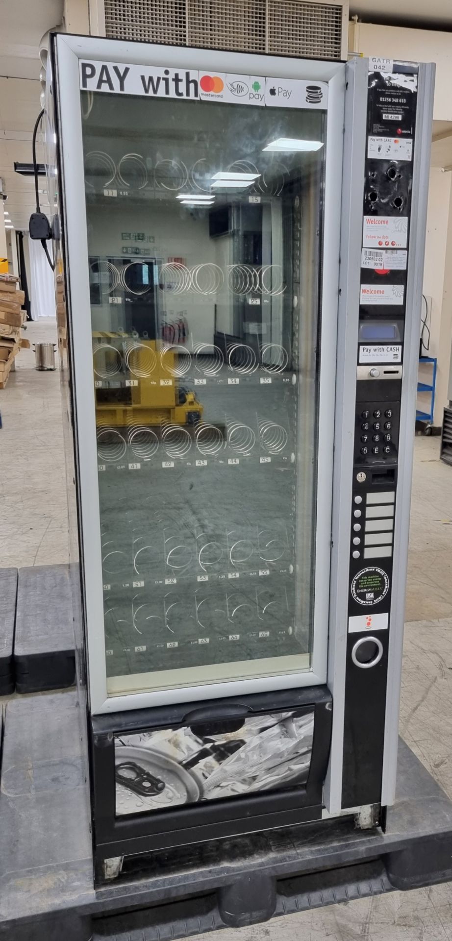 Selecta Snakky Max drinks and snacks vending machine