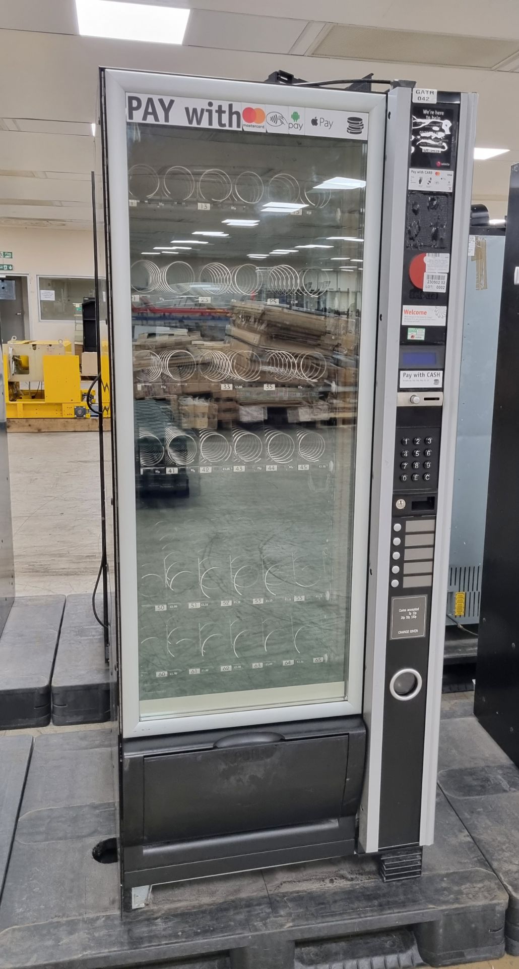 Selecta Snakky Max drinks and snacks vending machine