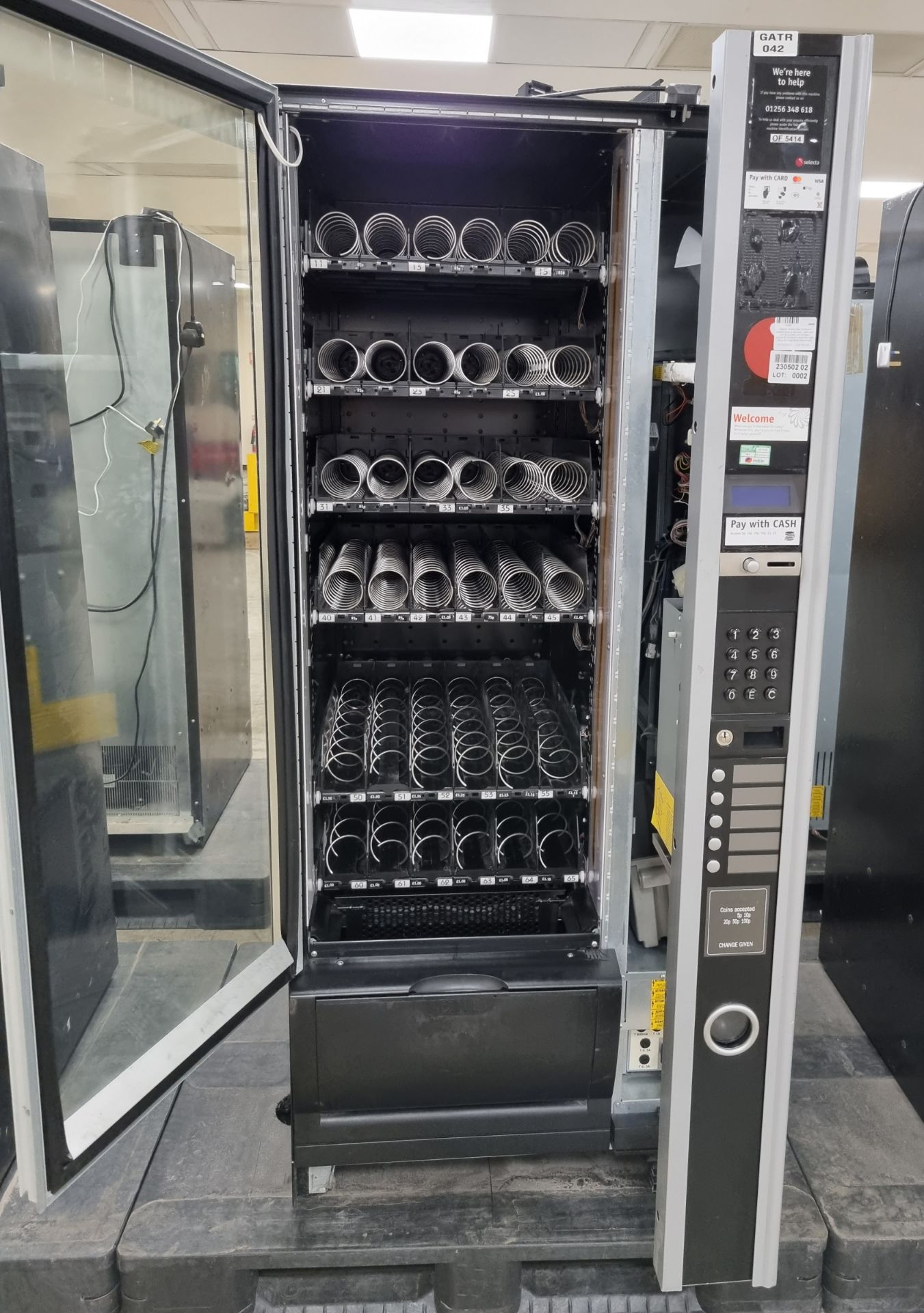 Selecta Snakky Max drinks and snacks vending machine - Image 7 of 7