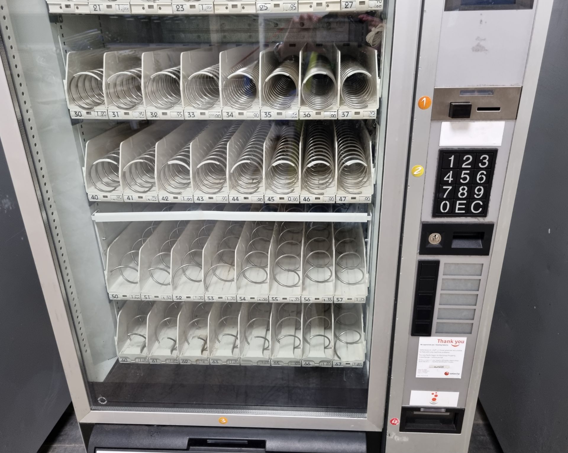 Selecta Santa Fe Combi snacks and drinks vending machine - Image 6 of 9