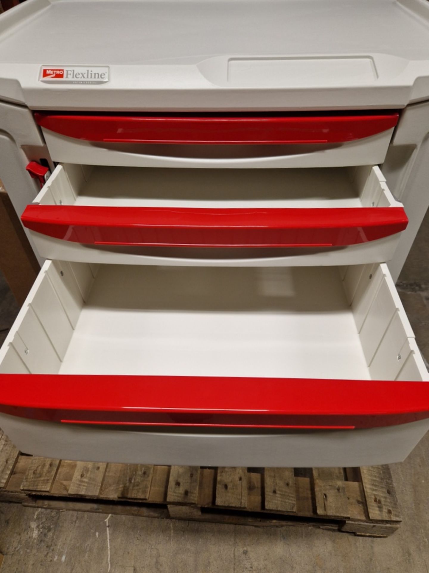 48x Metro Flexline FL27P portable medical storage cart complete with accessories - Image 6 of 13