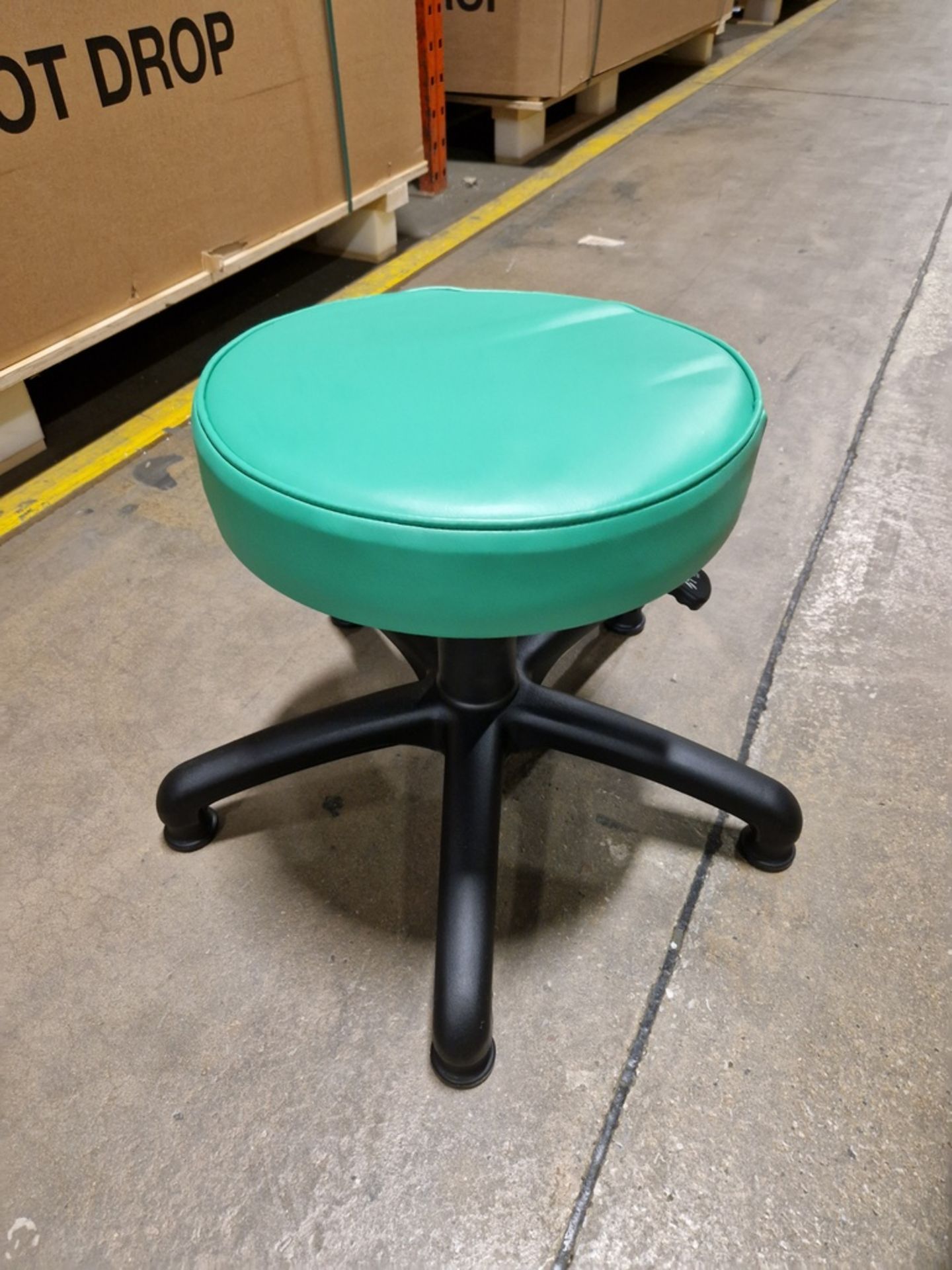 24x pallets of 40cm adjustable green stools - 6 per pallet - total qty 144 - Bild 2 aus 4