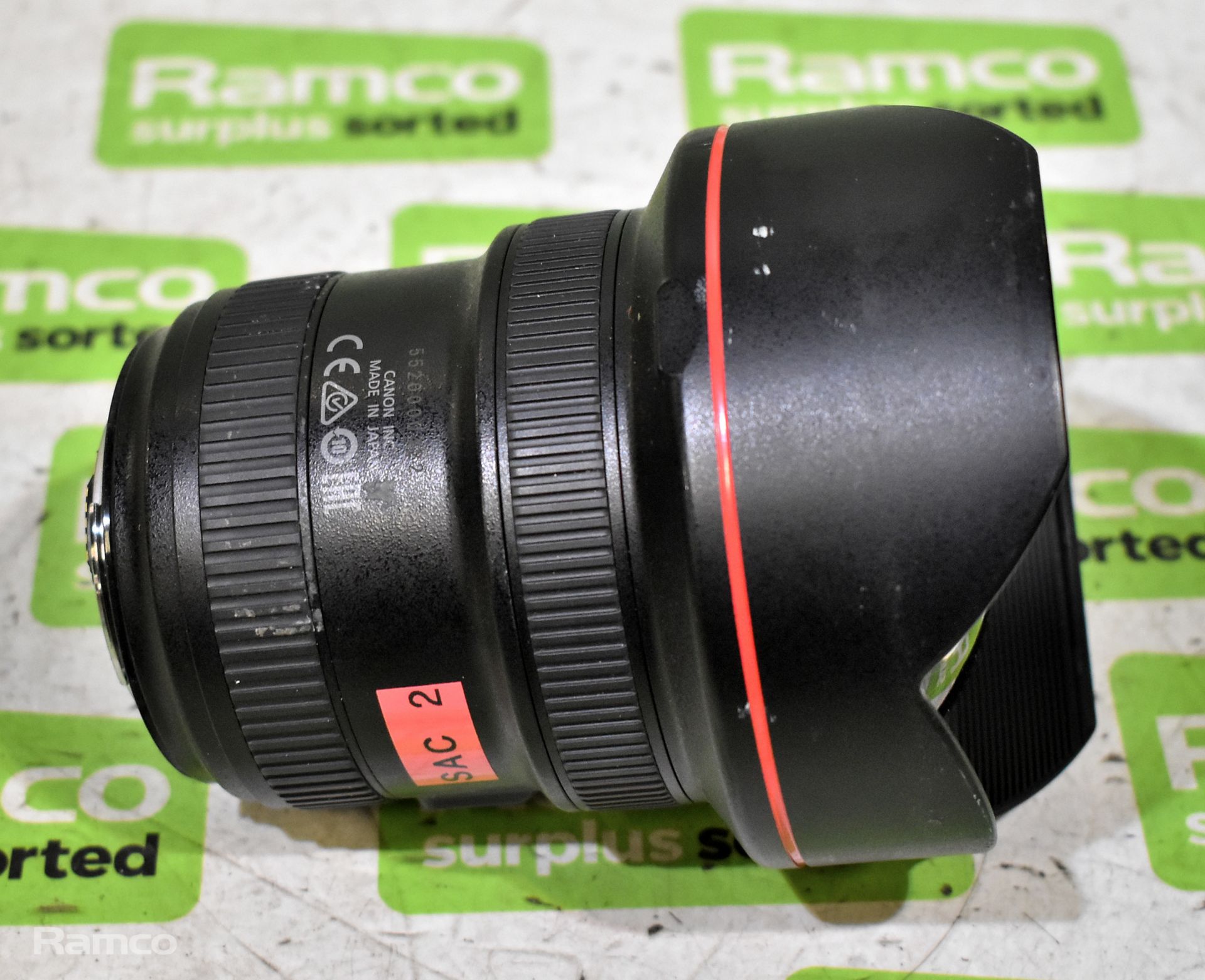 Canon Zoom lens - EF 11-24mm 1:4 L USM ultrasonic - fisheye - Image 2 of 8