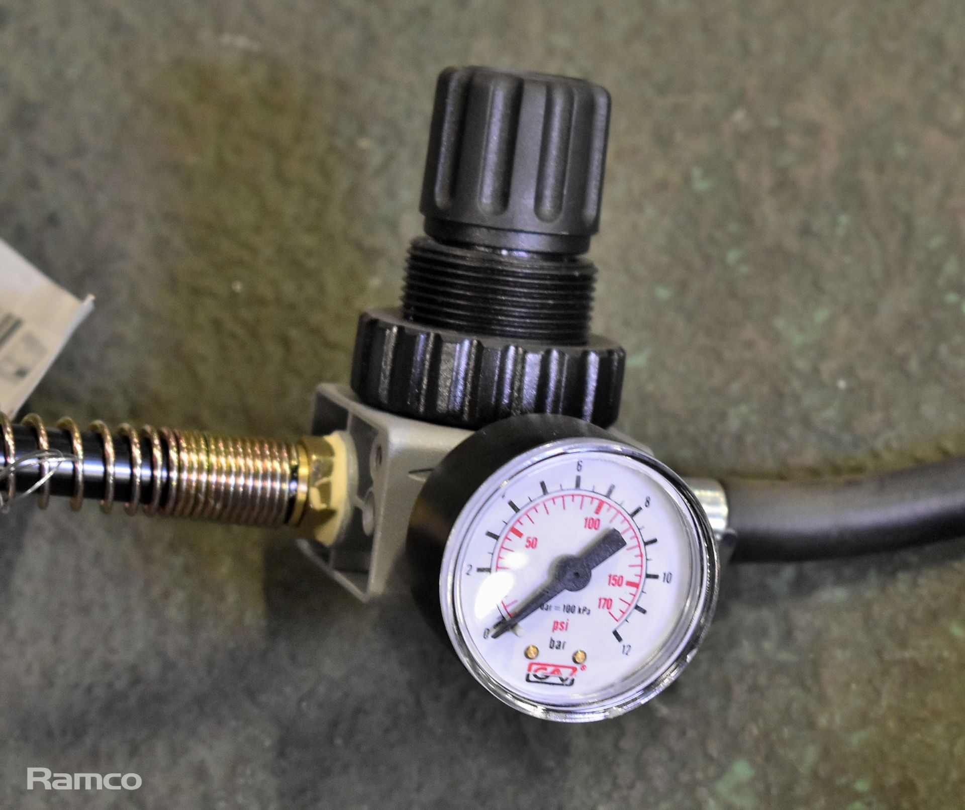 2x 1/4 inch air hose assembly with gauges, 1/4 inch air hose assembly - gauge missing screen - Image 2 of 4