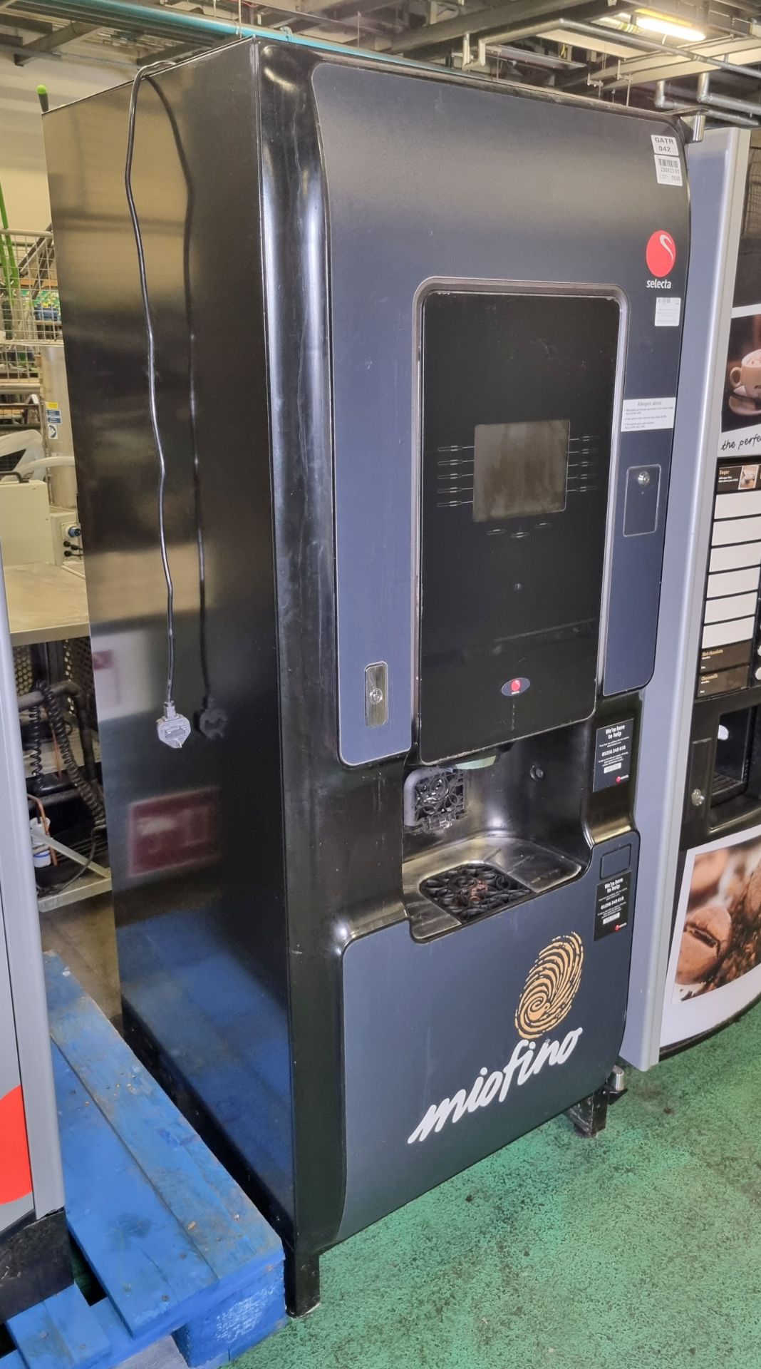 Selecta Infinity hot drinks vending machine - W 700 x D 770 x H 1830mm - NO KEYS - Bild 2 aus 4