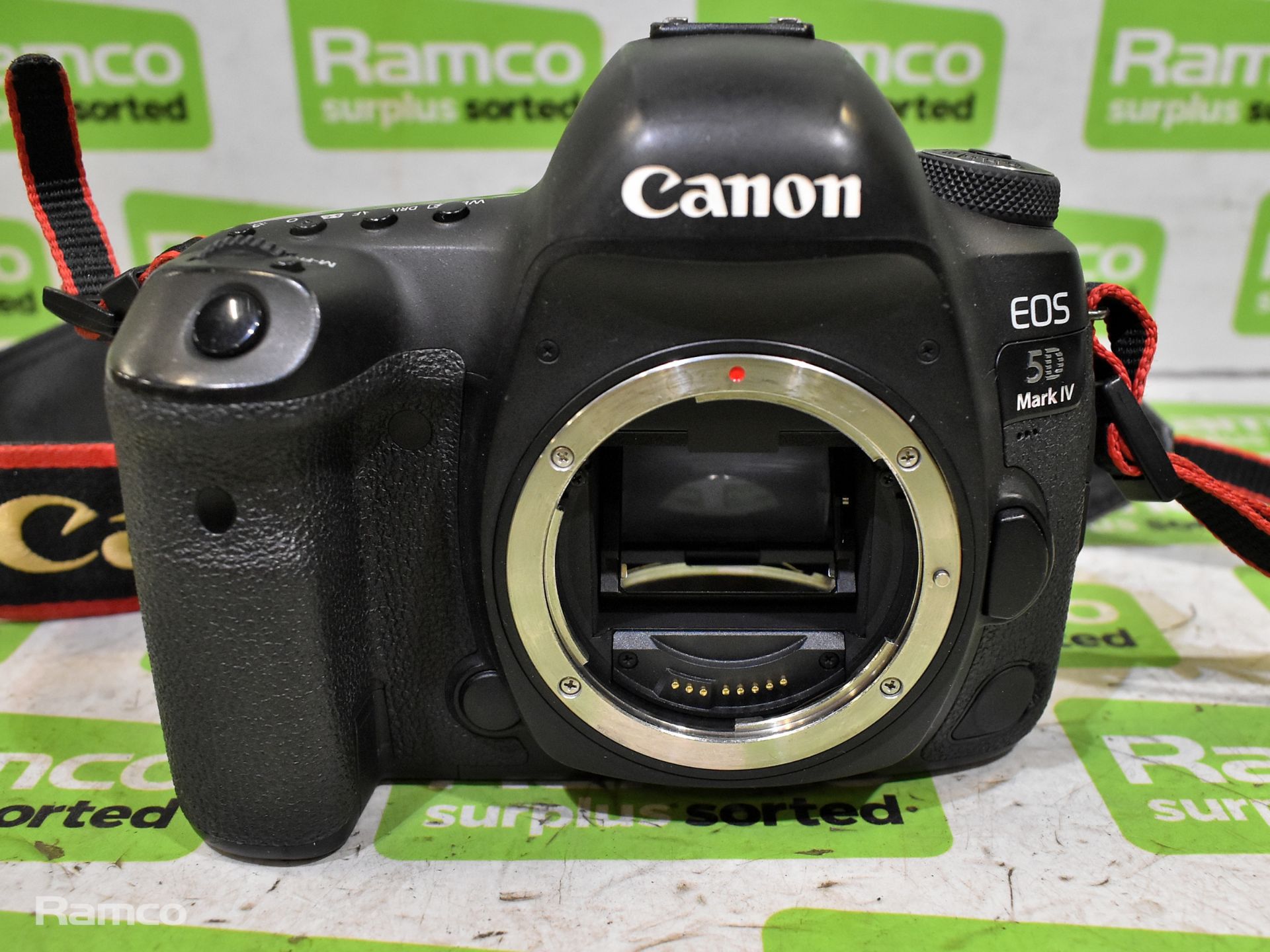 Canon EOS 5D Mark iV DSLR camera body with box - Bild 3 aus 12
