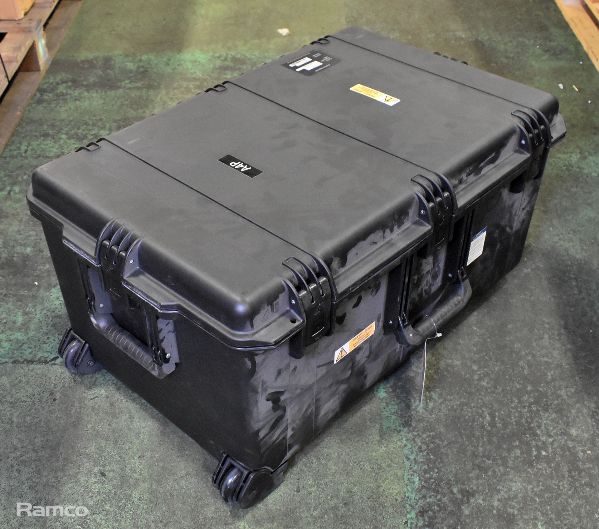 Peli-Storm IM2975 shipping and storage case with foam - external dimensions: L 795 x W 518 x H 394mm