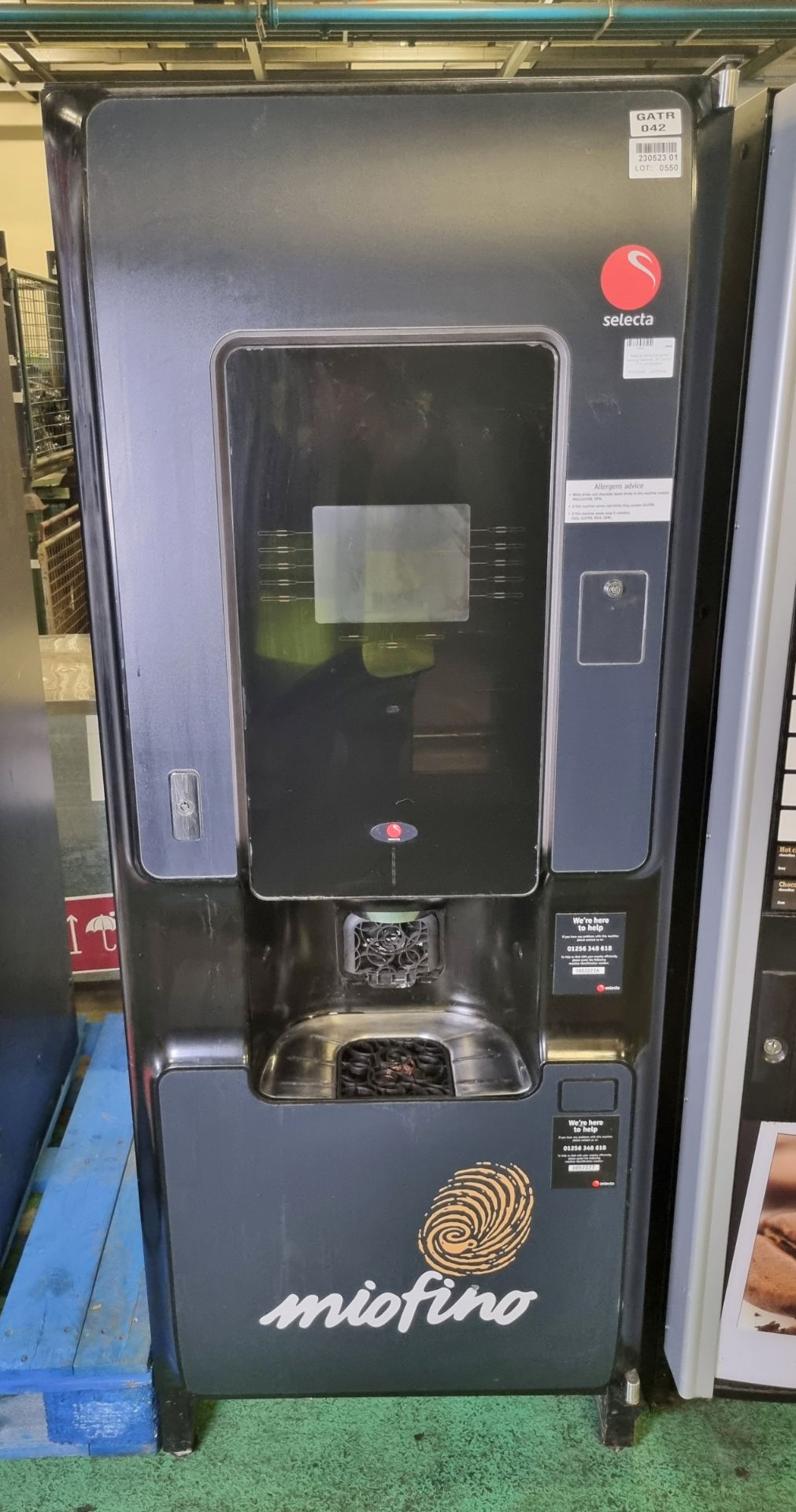 Selecta Infinity hot drinks vending machine - W 700 x D 770 x H 1830mm - NO KEYS