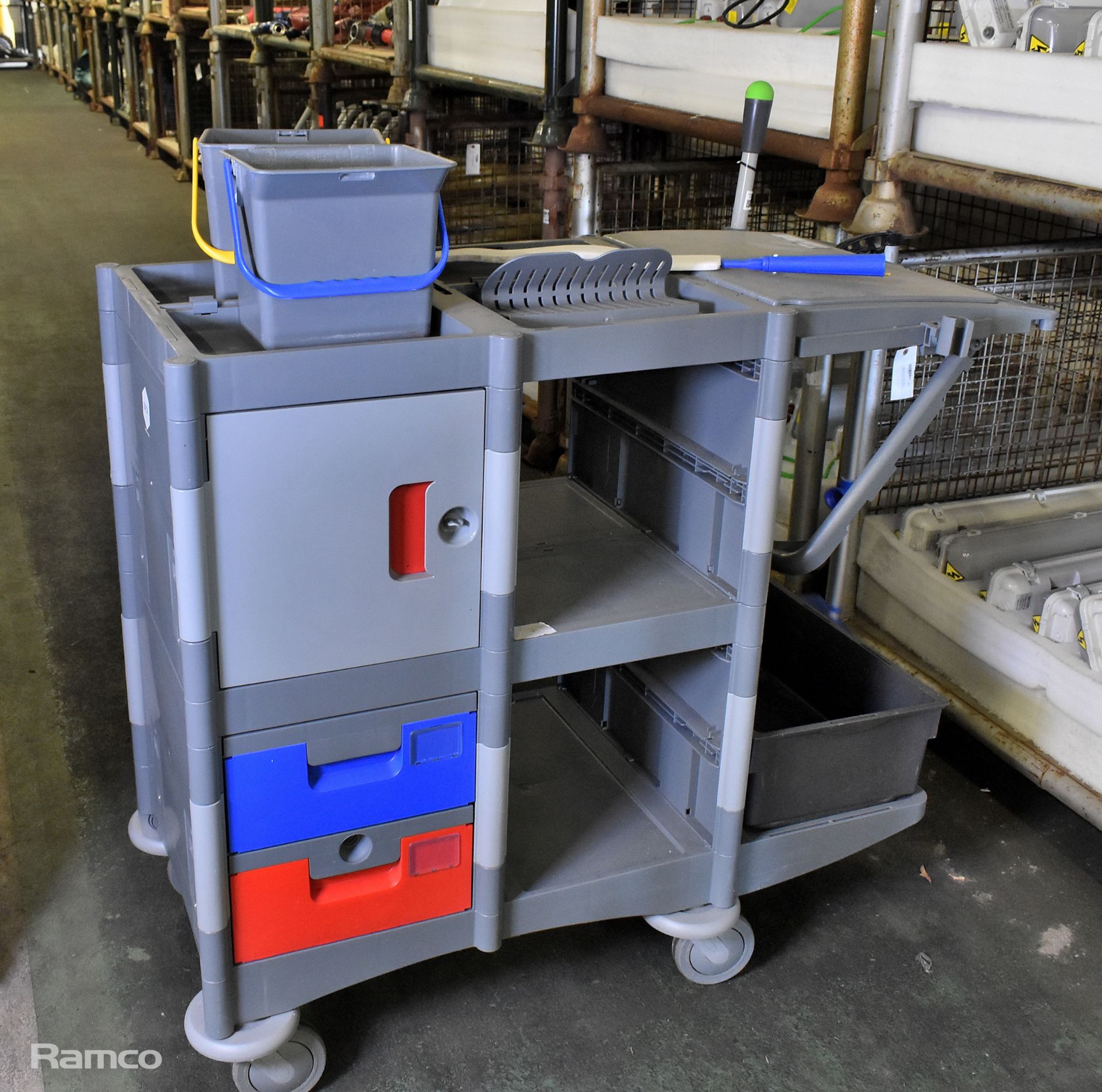 Brix janitorial trolley with cleaning accessories - L 1200 x W 600 x H 1050mm - Image 5 of 5