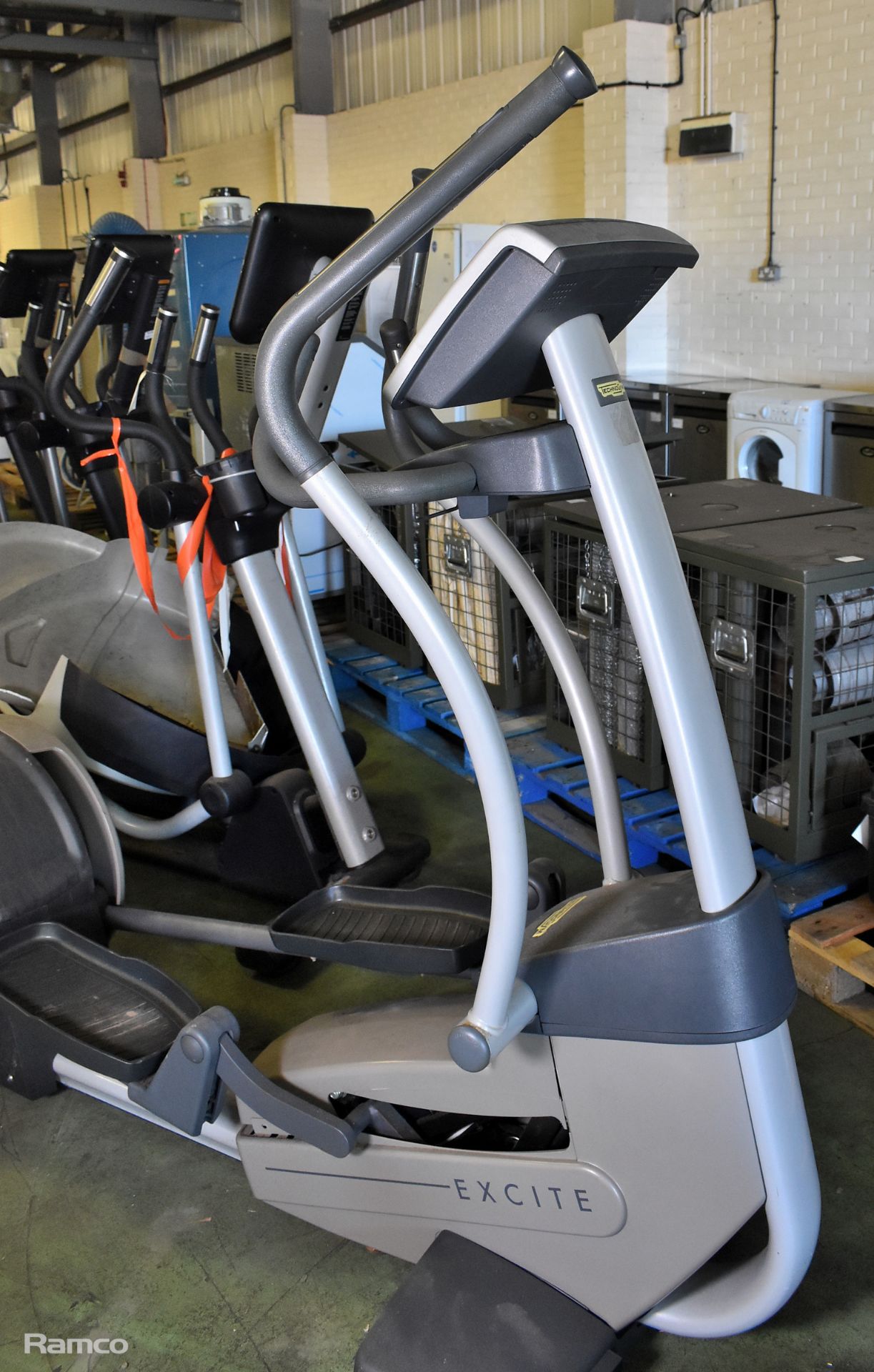 Technogym Excite cross trainer - L 210 x W 70 x H 160cm - Image 6 of 8