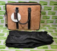Camel leather bag with handles and shoulder strap and 2 zip compartments - L 40 x W 12 x H 30cm