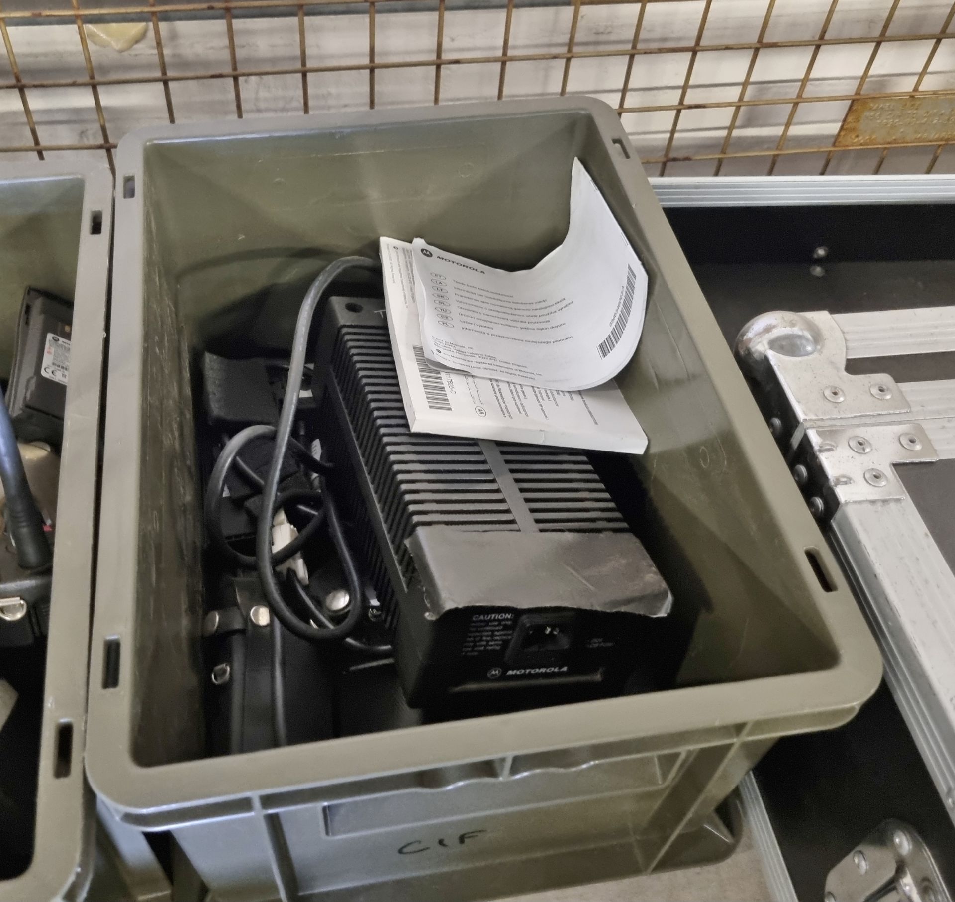 Motorola radio system - 24 x handheld radios (CP040), DR3000 repeater (in flight case) - Image 6 of 8