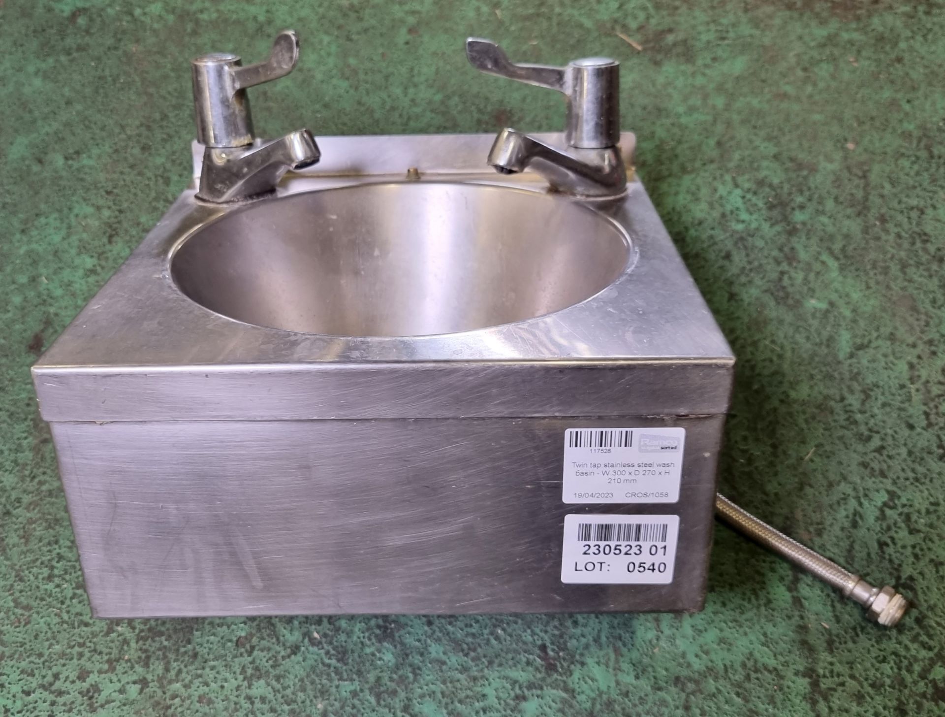 Twin tap stainless steel wash basin - W 300 x D 270 x H 210 mm