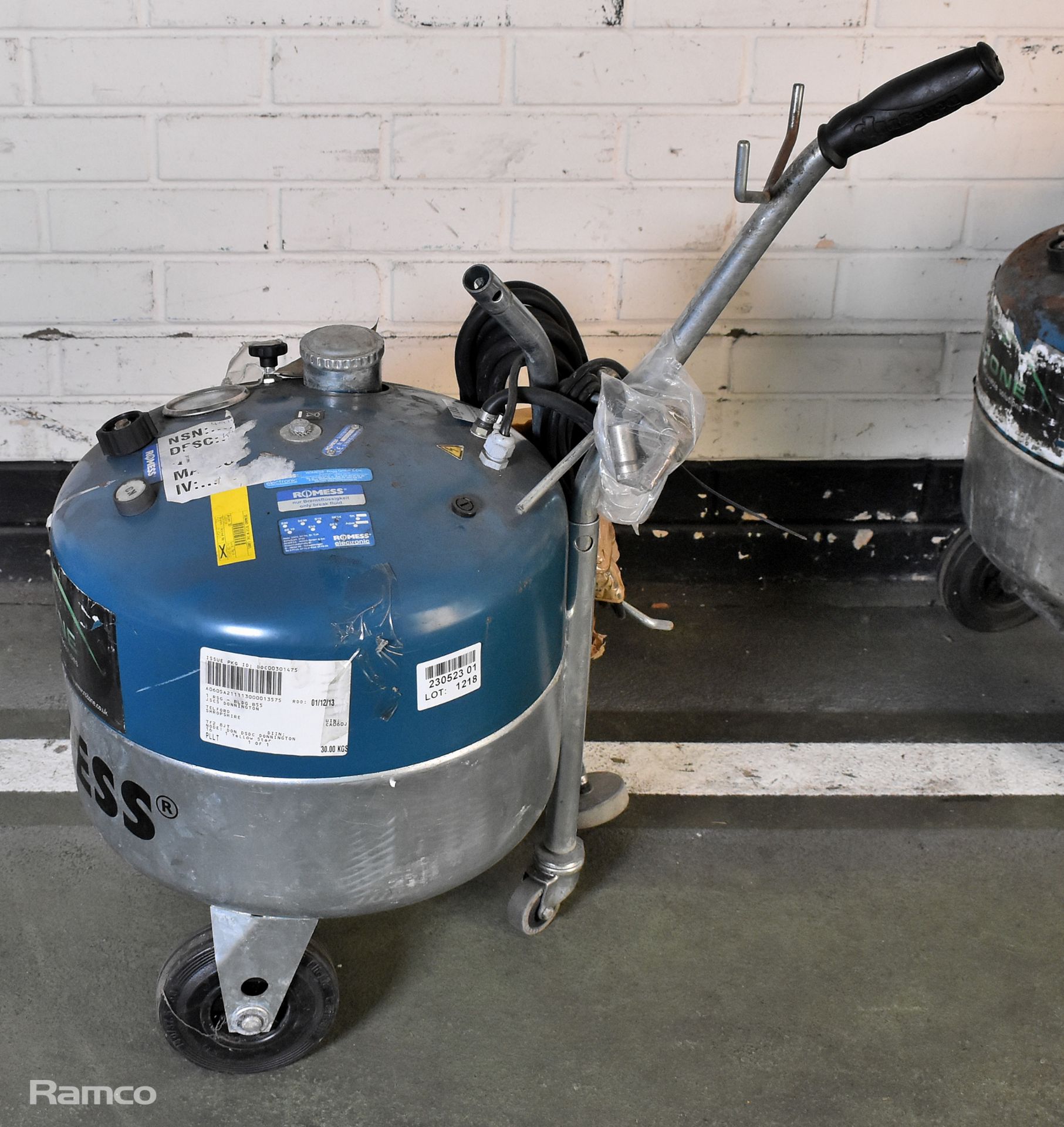 Rozone Sustainable Solutions Romess mobile brake bleeder