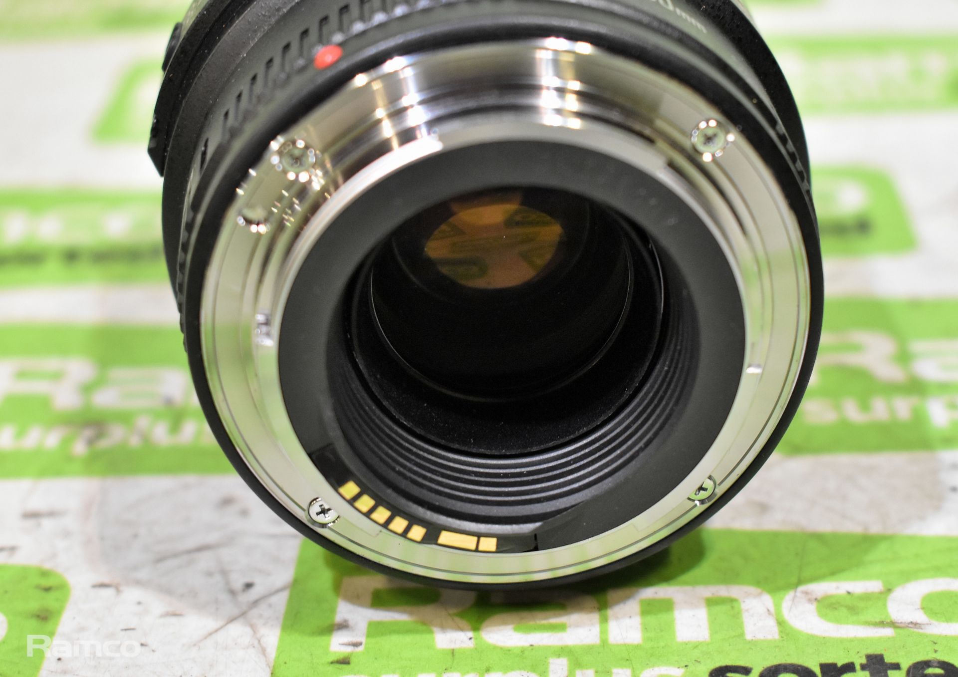 Canon EF 100mm F/2.8 Macro USM lens - Image 6 of 6